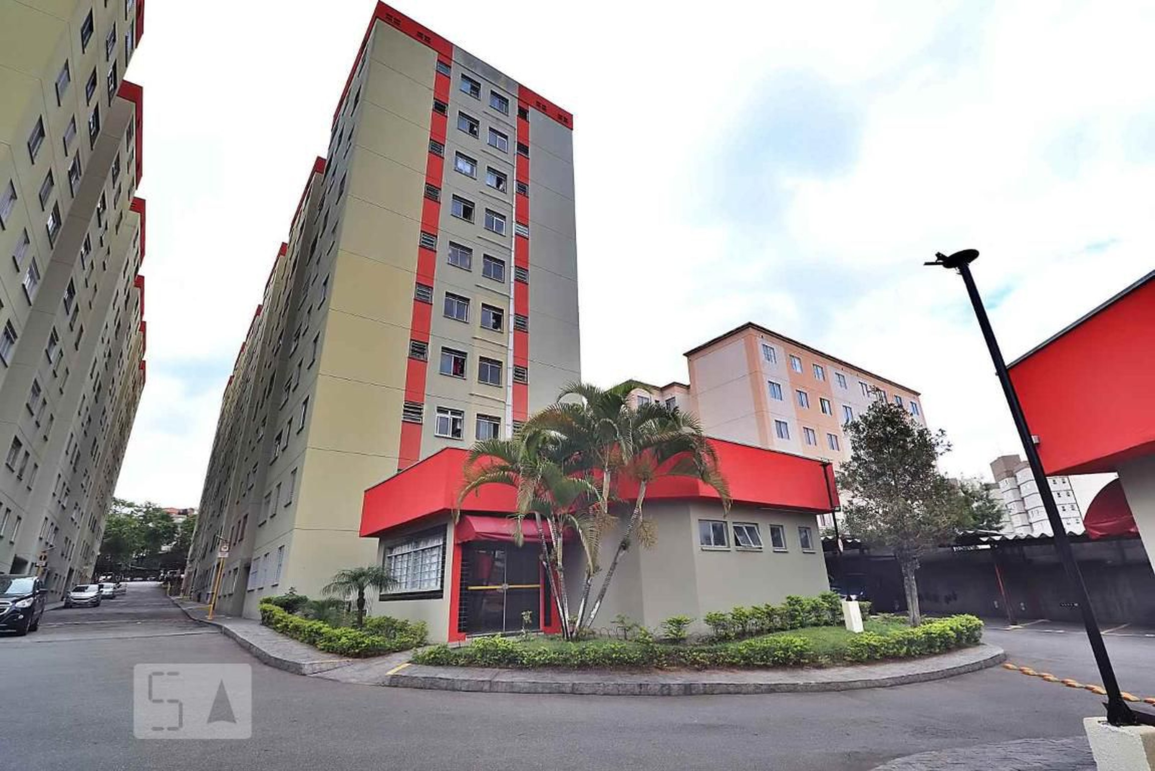 Fachada Condomínio em Avenida Sara Zírlis, 228