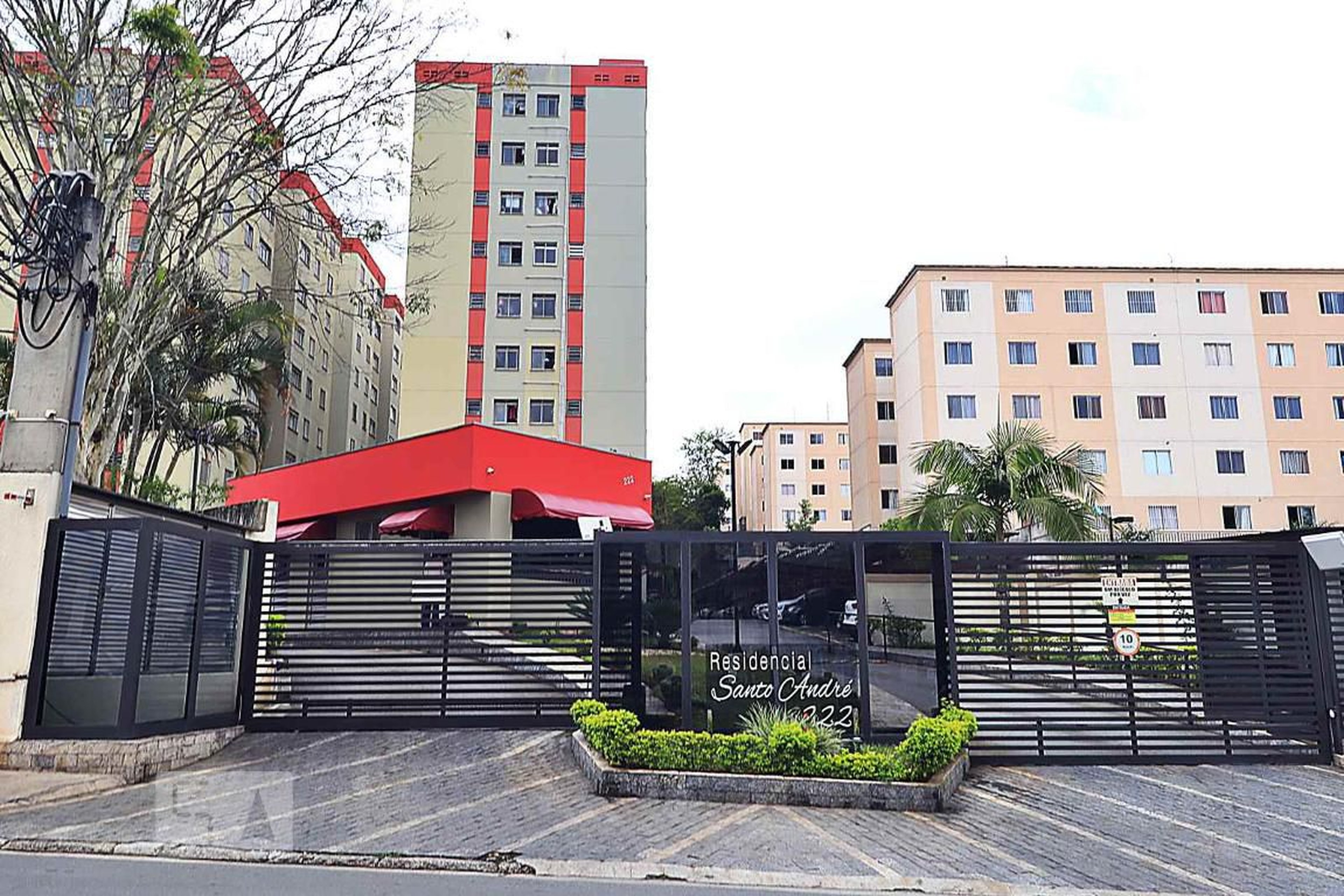 Fachada Condomínio em Avenida Sara Zírlis, 228