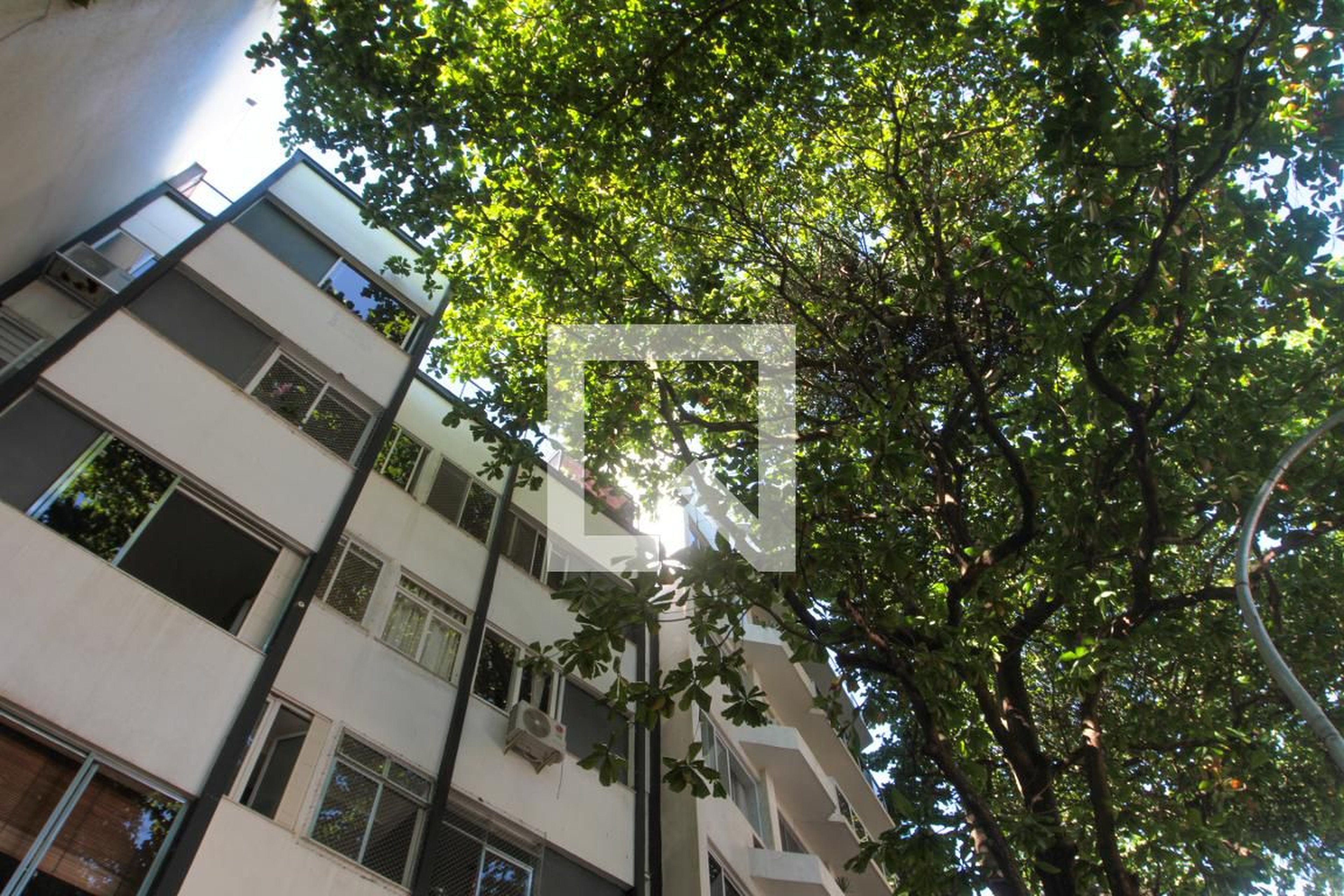 Fachada do Prédio Condomínio em Rua Almirante Saddock de Sá, 120