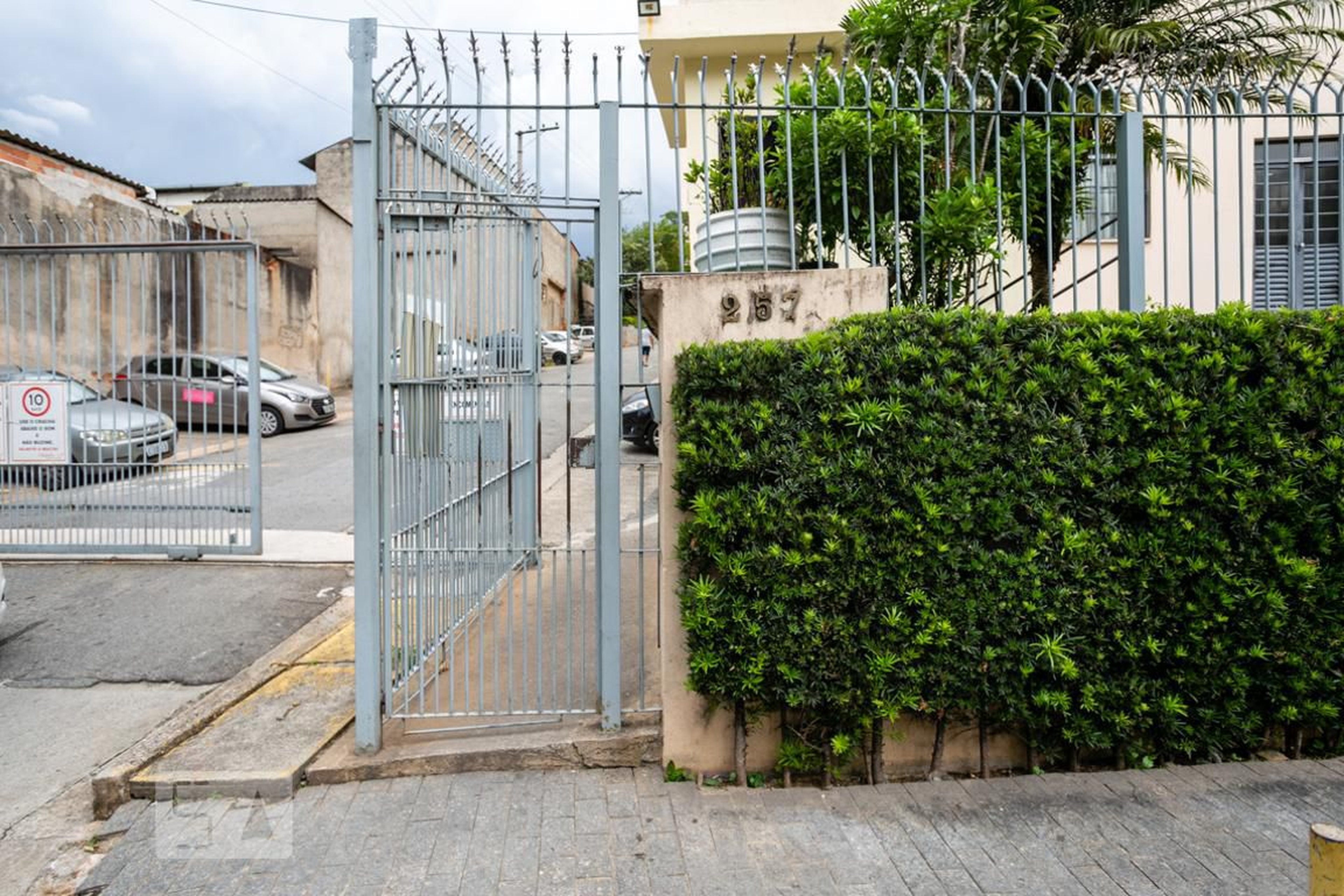 Fachada do condomínio Condomínio Companhia de Desenvolvimento Habitacional e Urbano