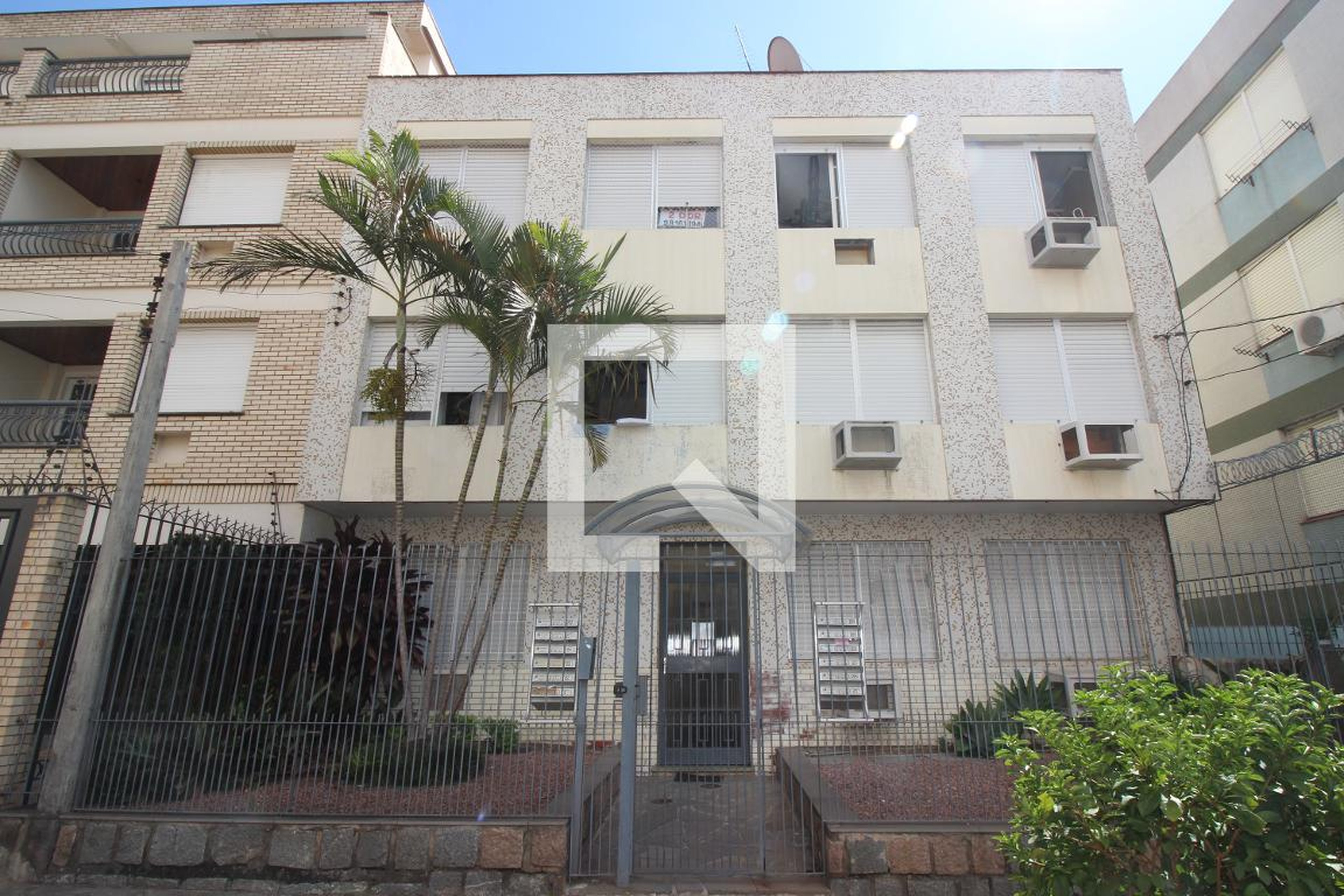 Fachada do Prédio Condomínio em Rua Cristóvão Pereira, 402