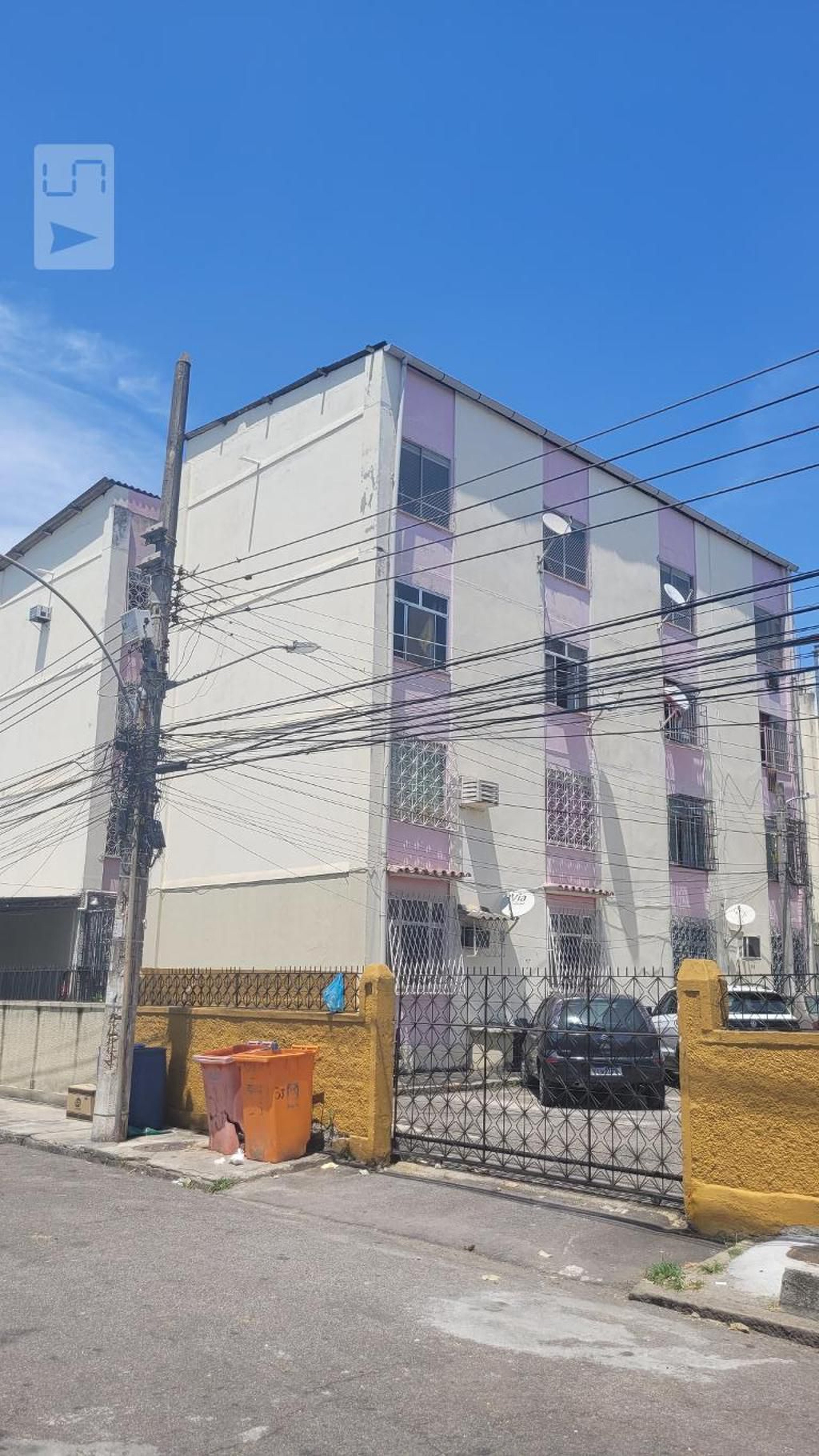 Fachada Condomínio em Rua João Adil de Oliveira, 33