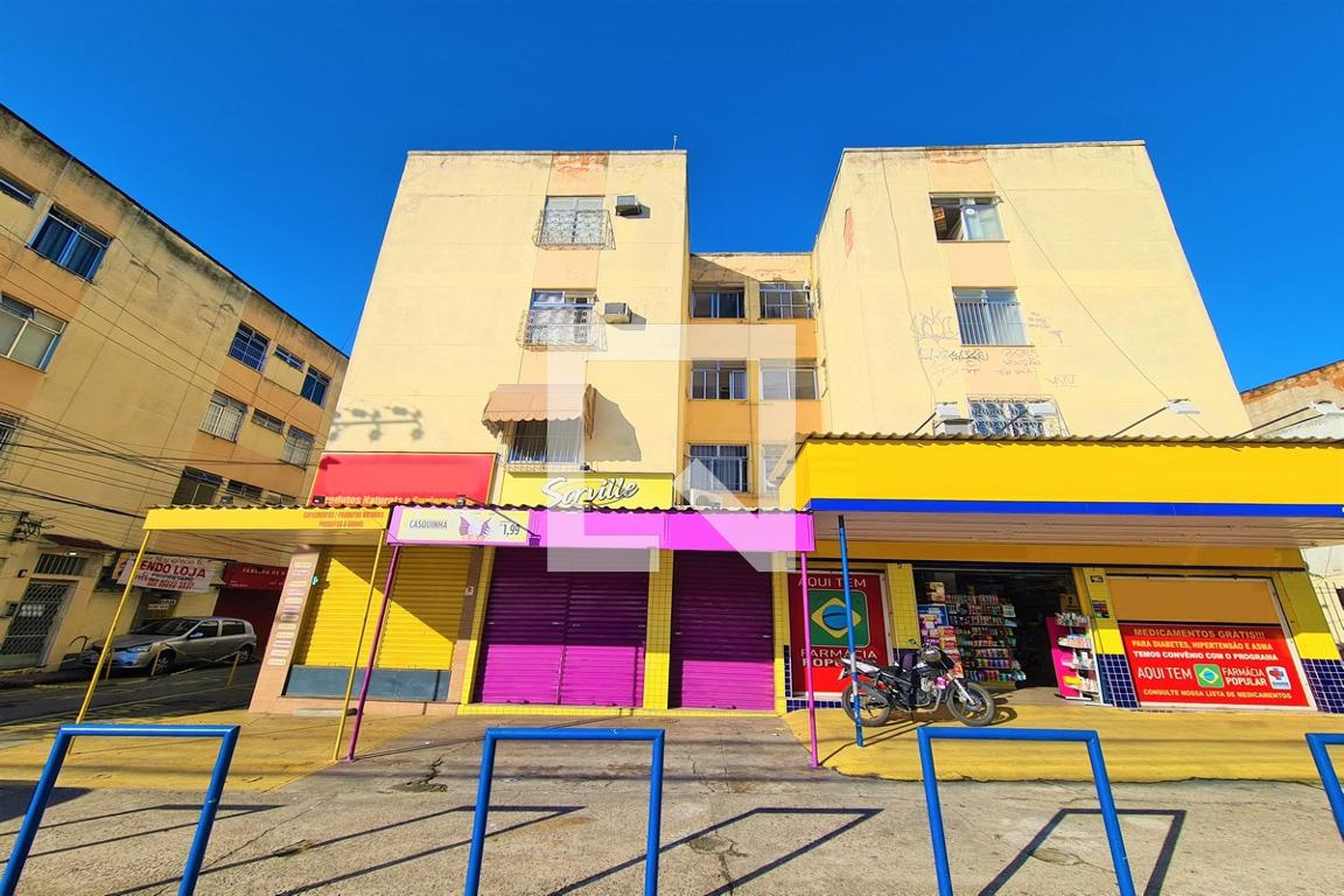 Fachada do Condomínio Condomínio em Estrada Adhemar Bebiano, 4063