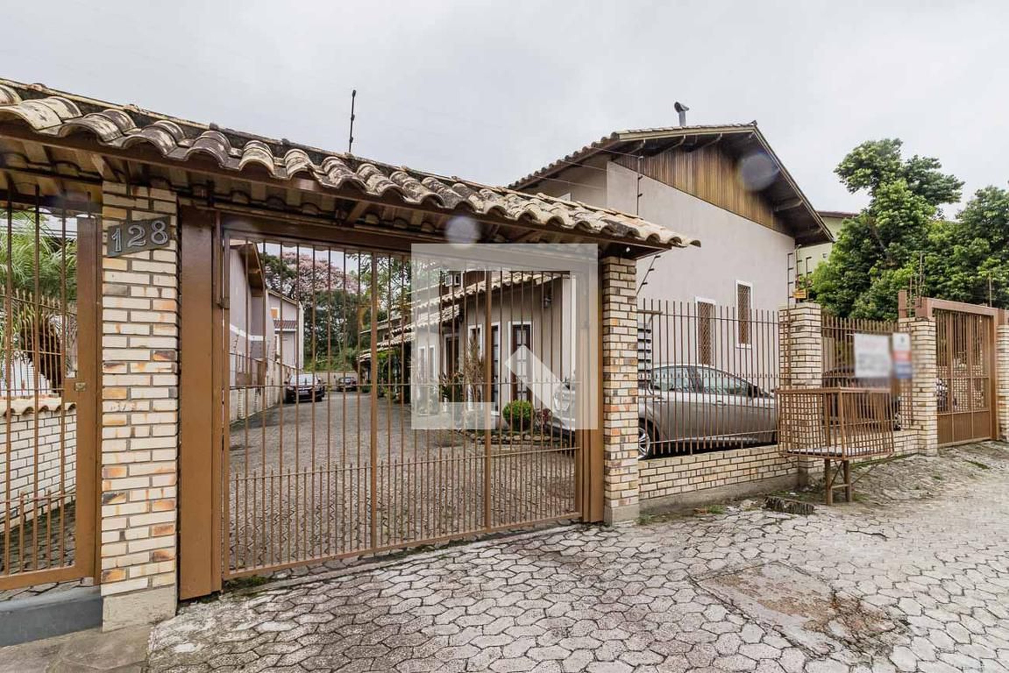 Fachada do Condomínio Condomínio IAM 128 Casa 610191043-8