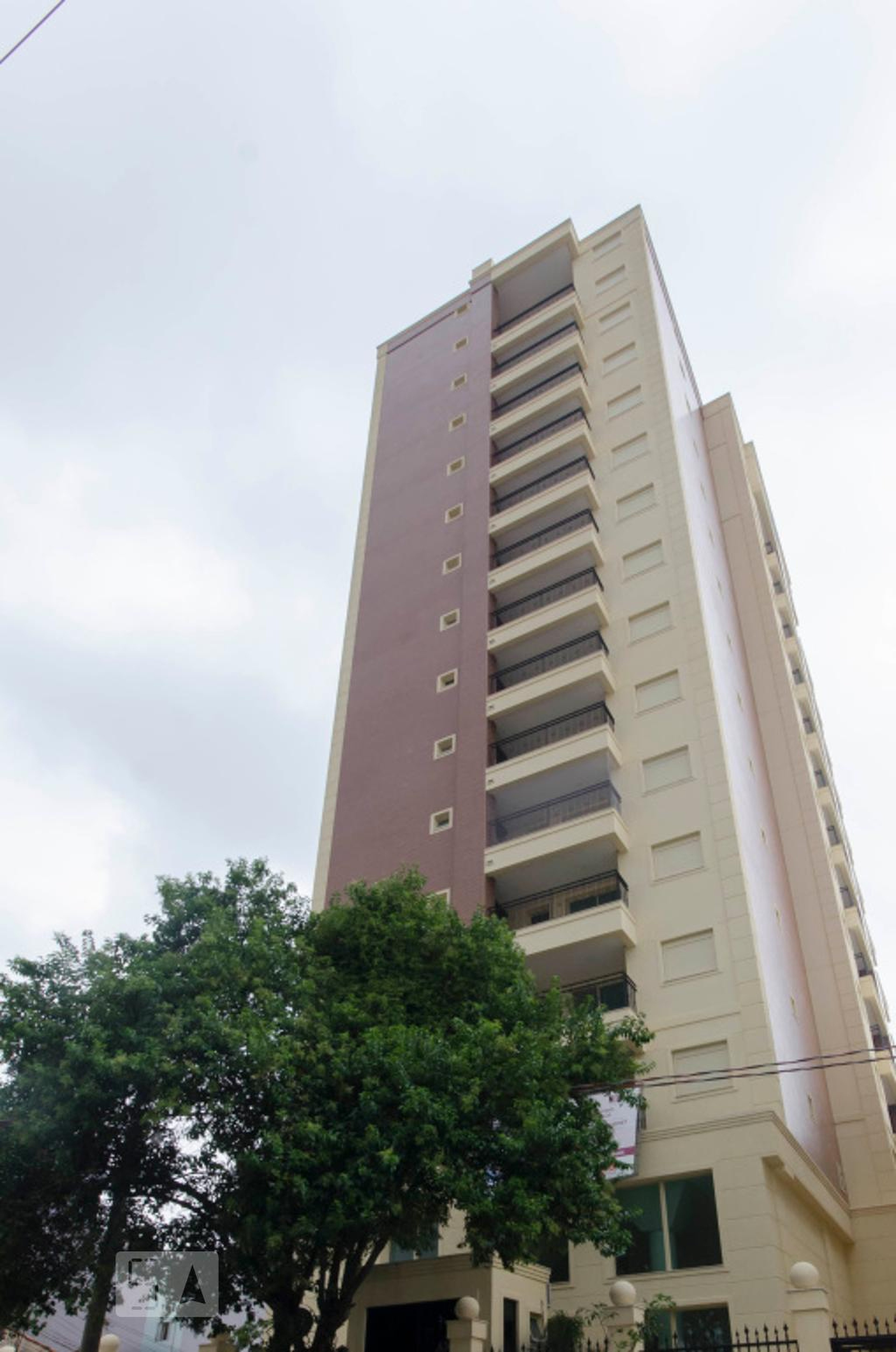 Fachada Condomínio em Rua Duarte de Azevedo, 630