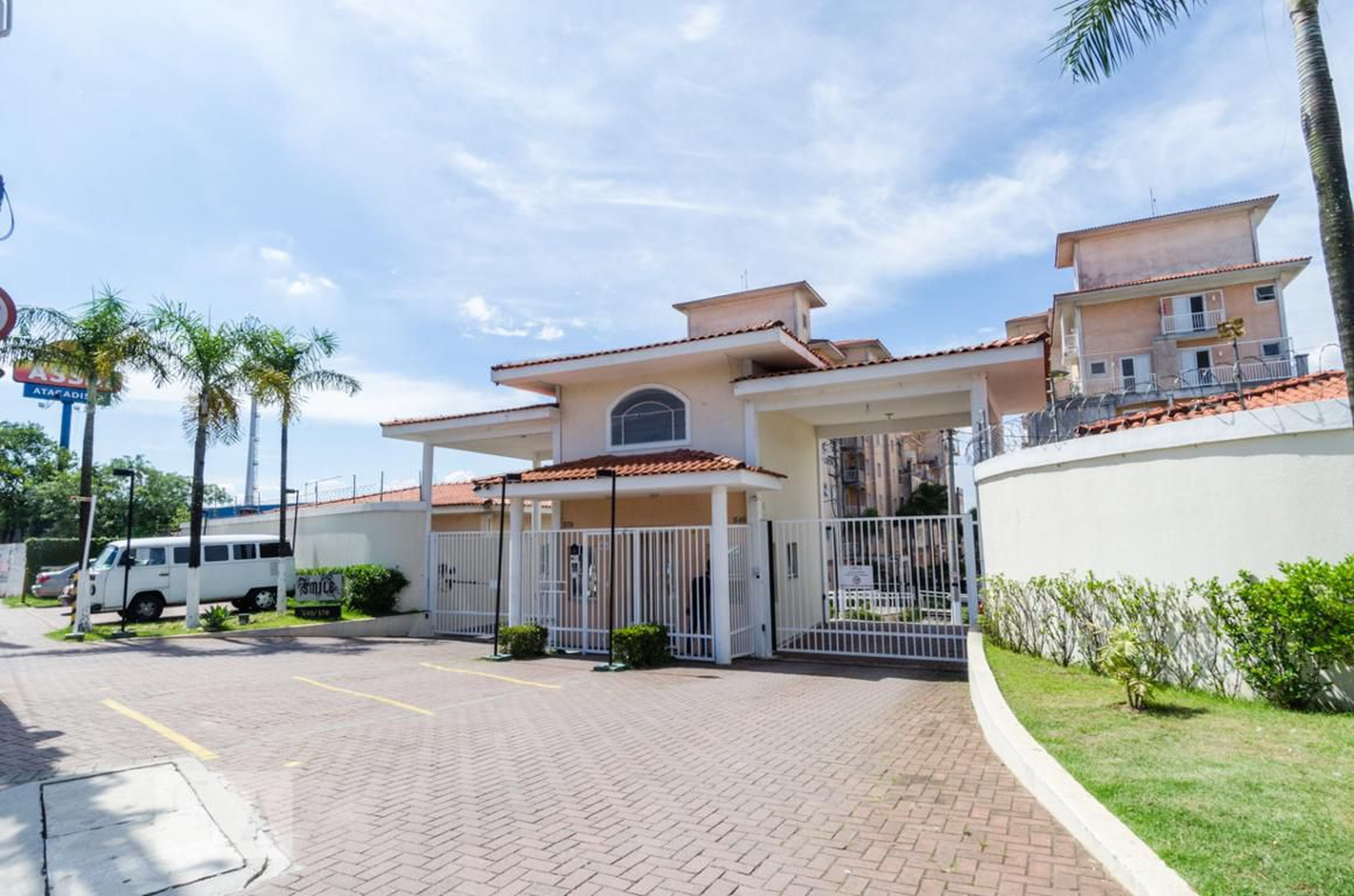 Fachada do Condomínio Condomínio Smile