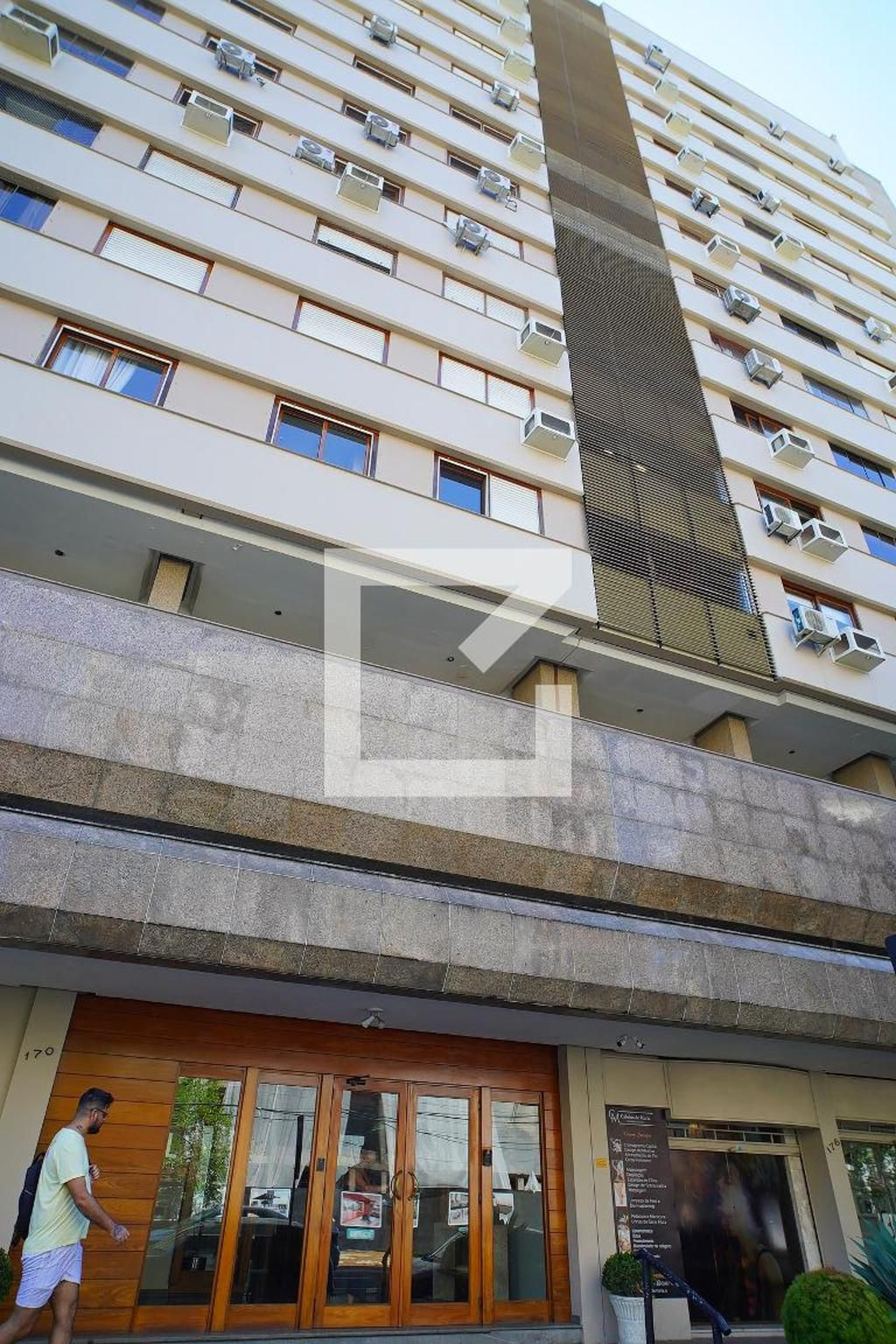 Fachada do Condomínio Condomínio Bristol