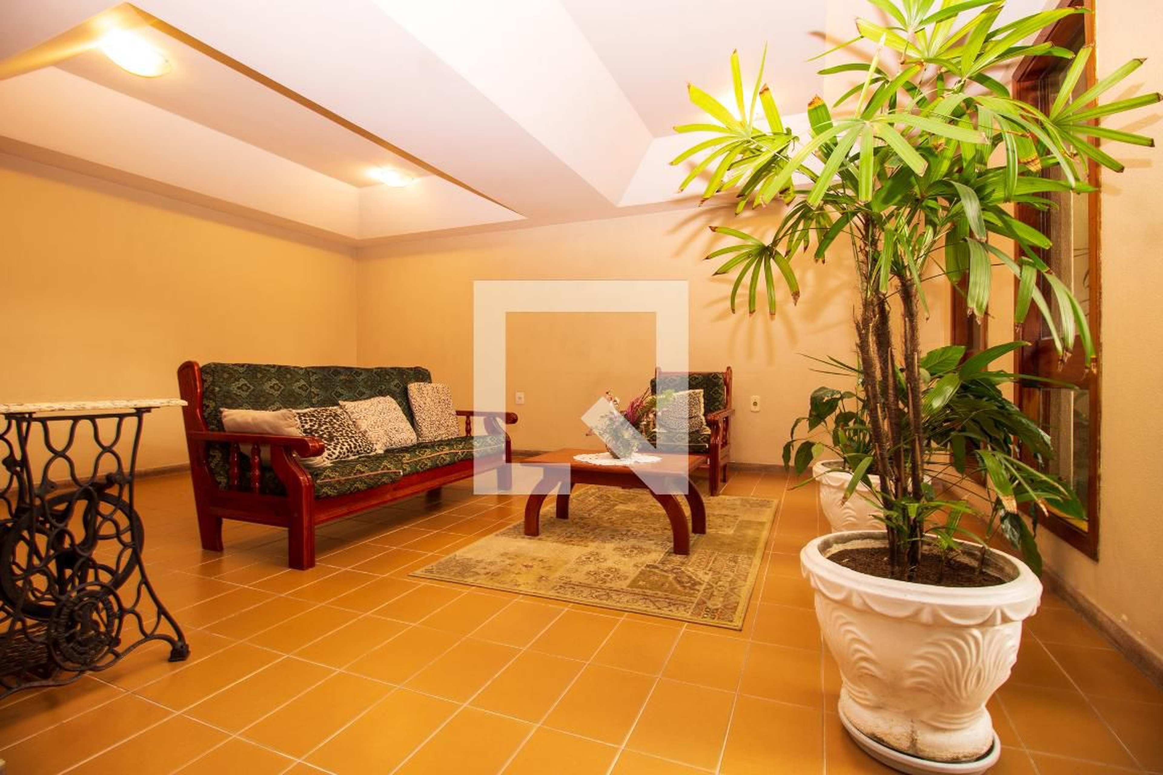 Hall de Entrada Condomínio em Rua Major Demétrio Ribeiro, 205