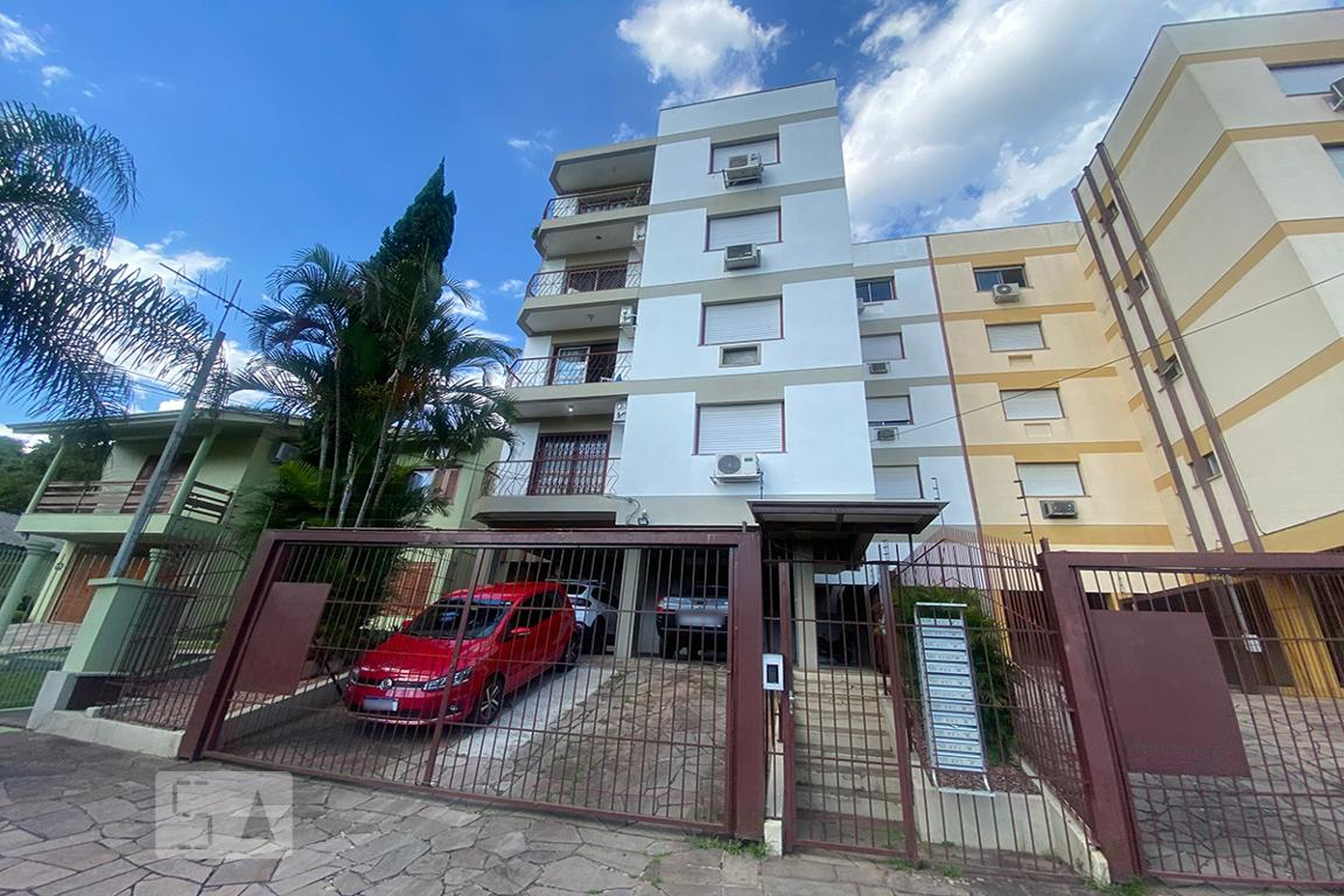 Fachada do Condomínio Condomínio em Rua Onófre Píres, 299