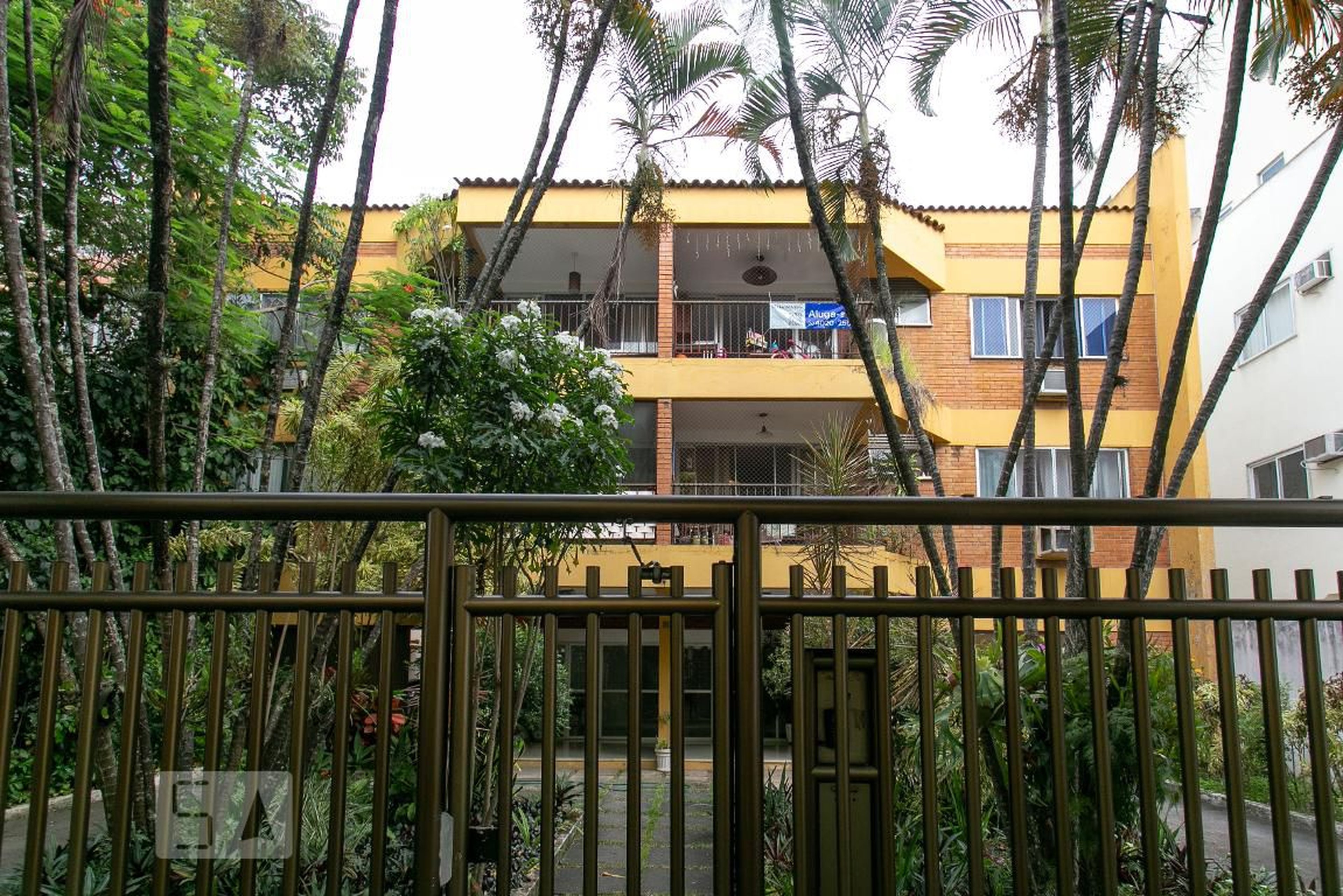 Fachada do Prédio Condomínio em Rua Carlos Galhardo, 30