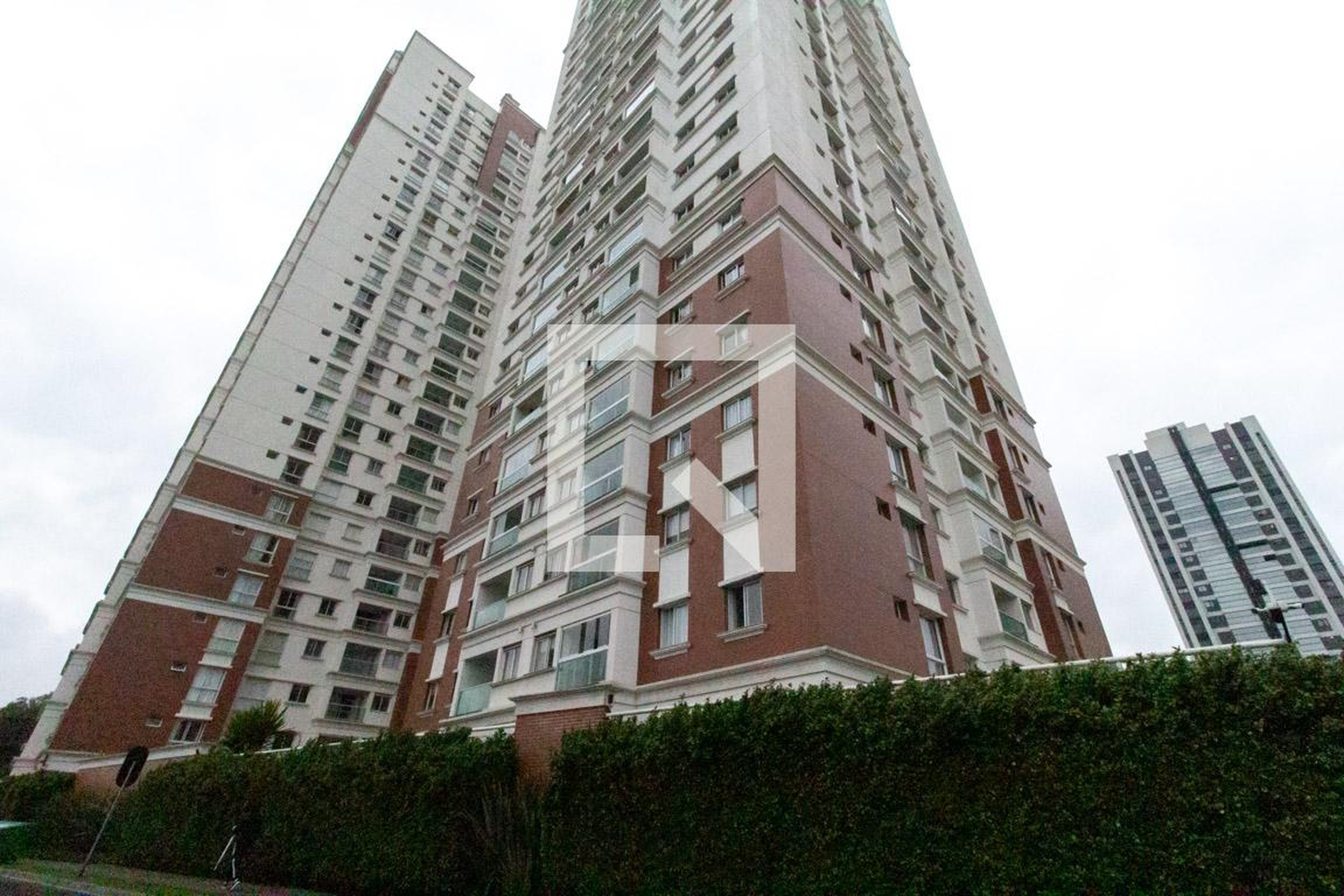 Fachada do Condomínio Condomínio Garden Parigot