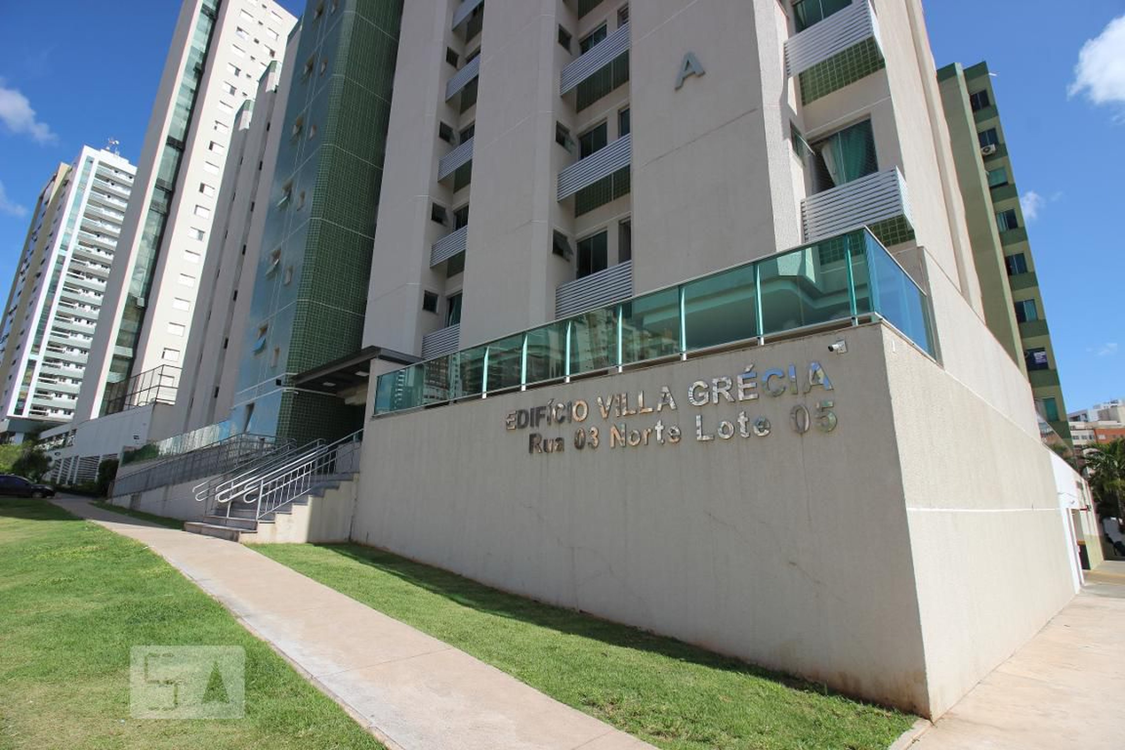 Fachada do Condomínio Condomínio Villa Grécia