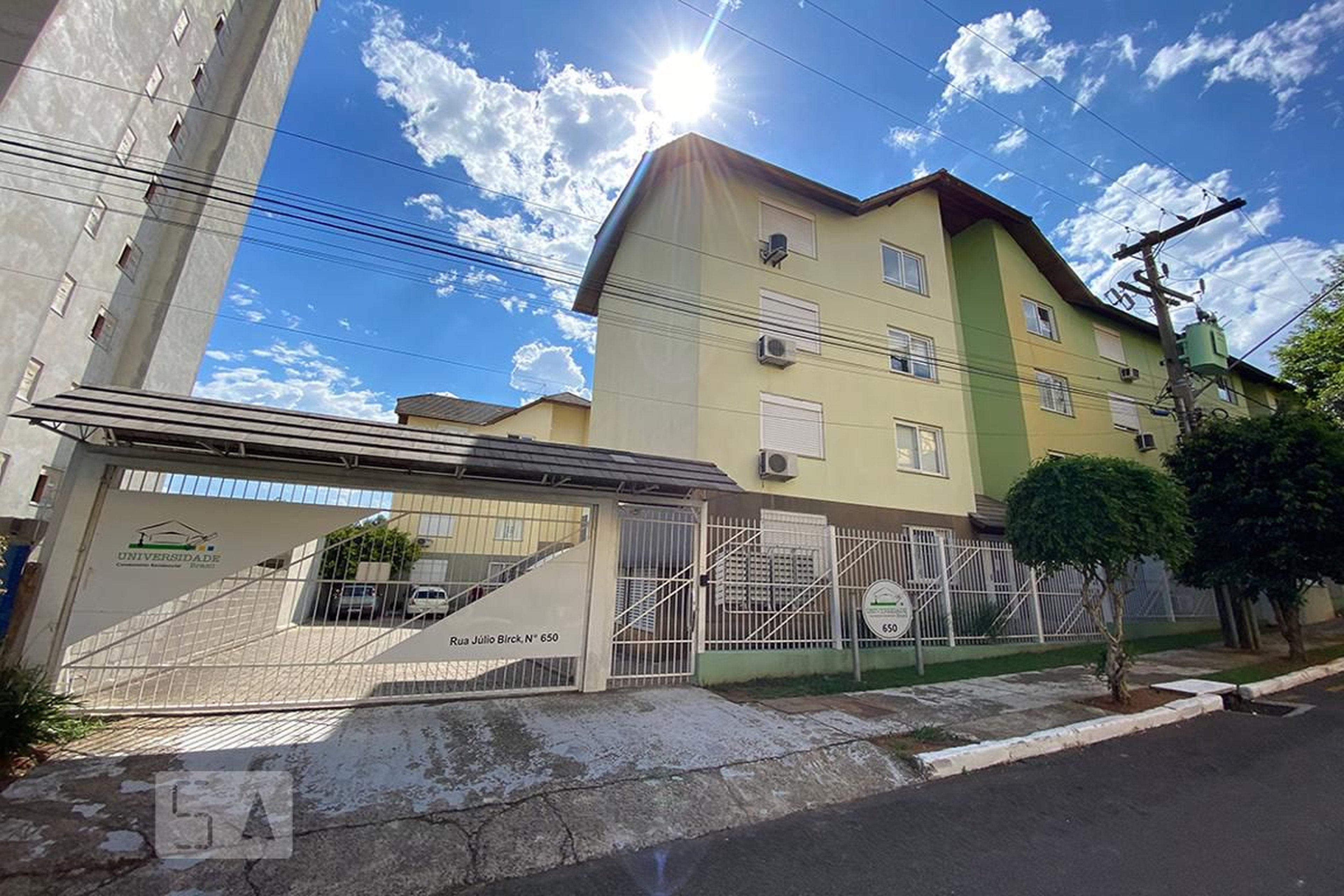 Fachada do Condomínio Edifício Universidade Brasil