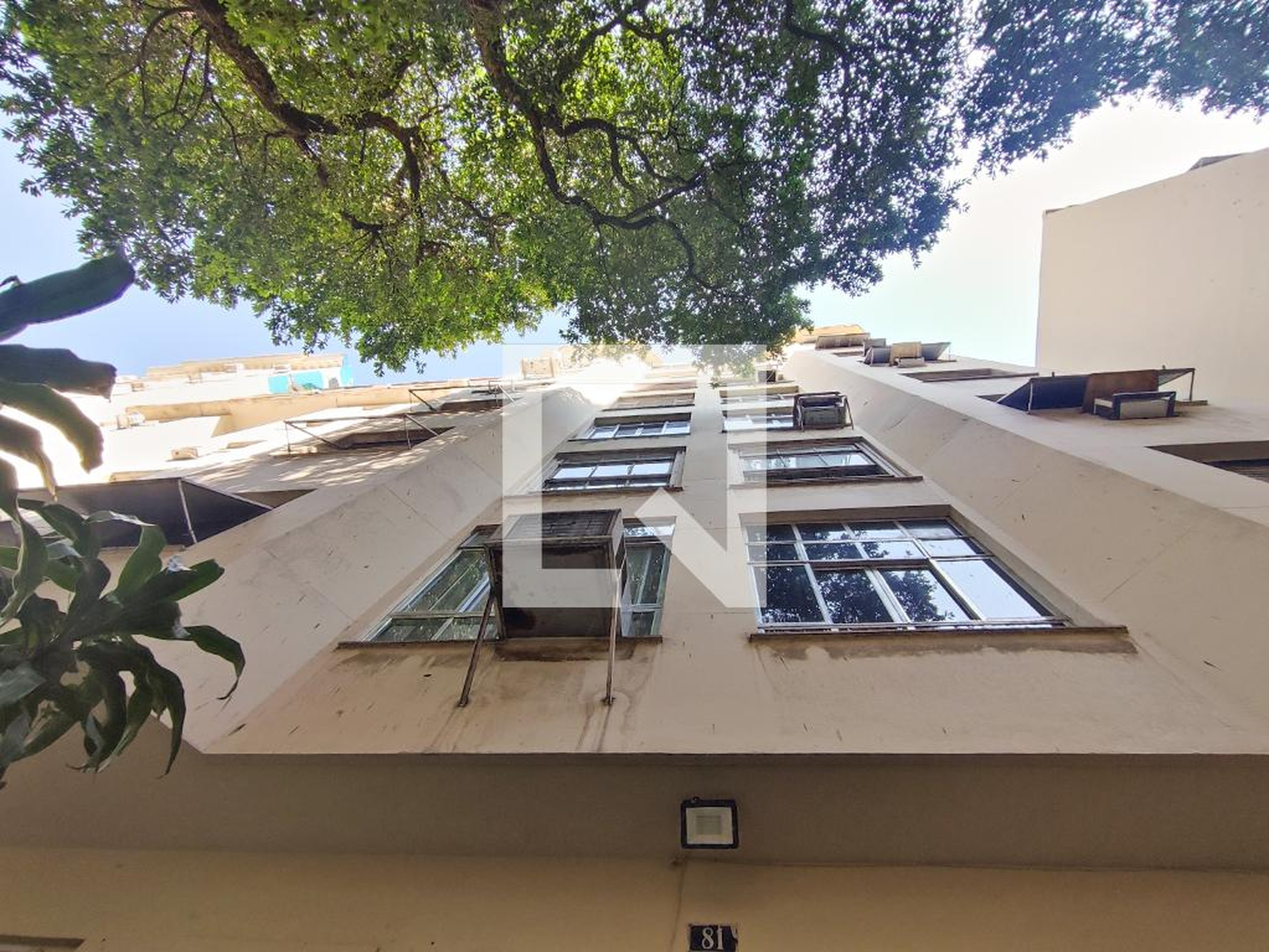 Fachada Condomínio em Rua Ministro Viveiros de Castro, 81