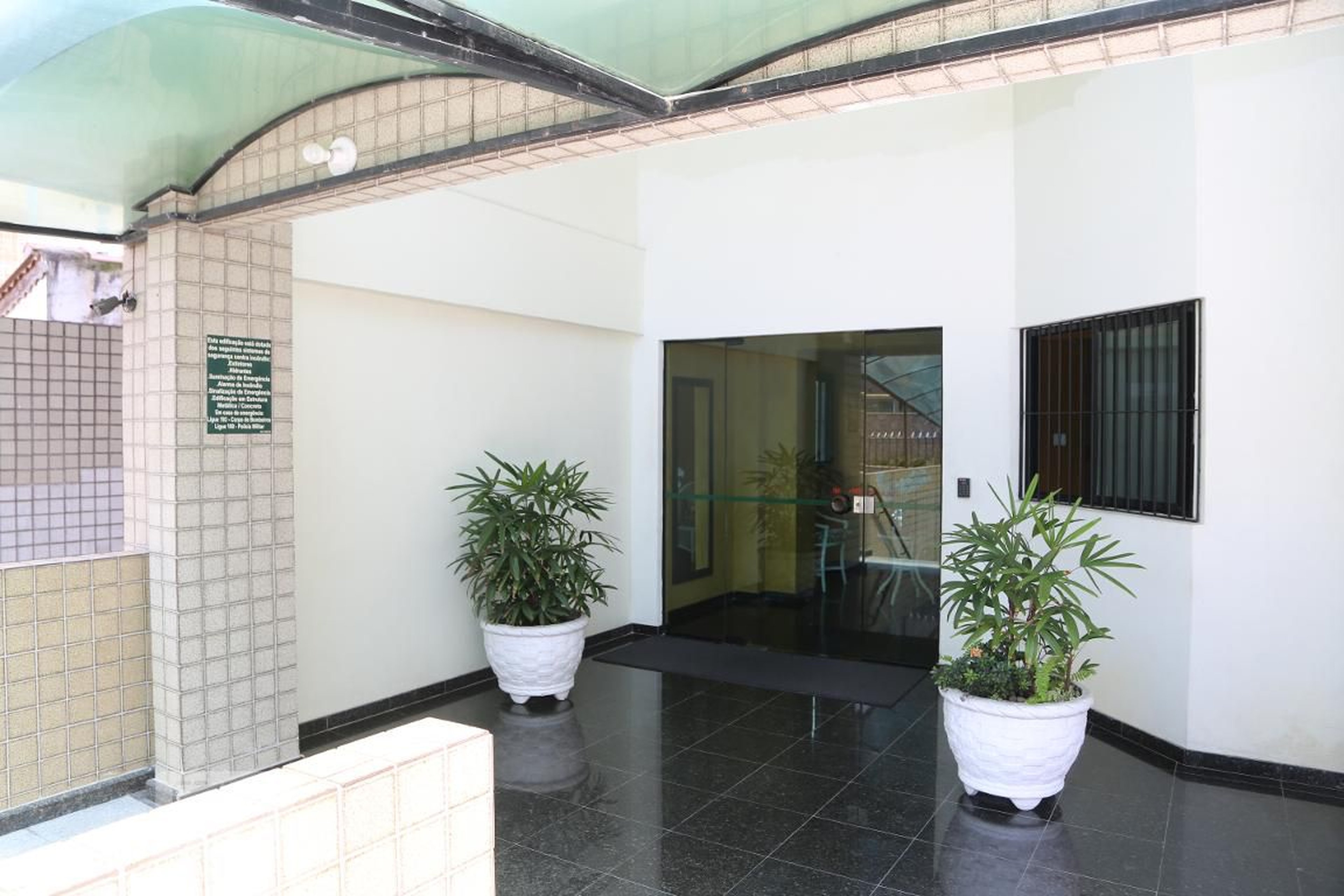 Entrada - Vivian Naiane