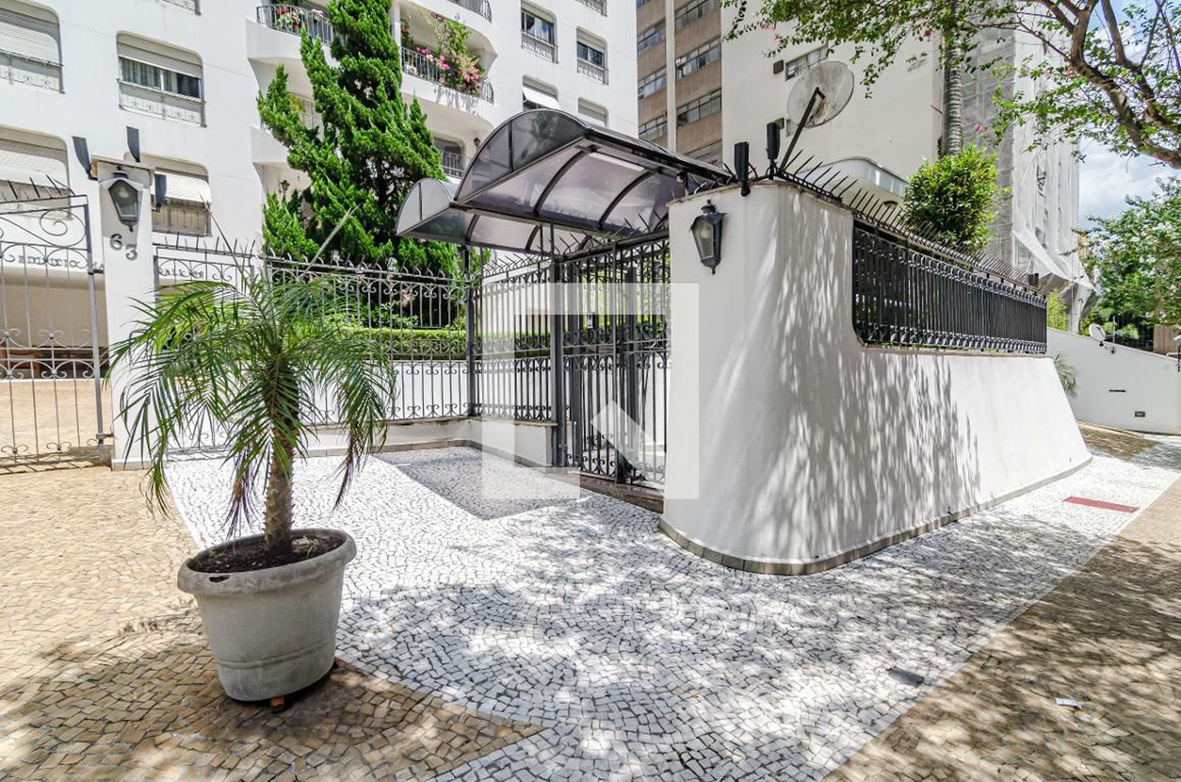 Fachada Condomínio em Alameda Franca, 65