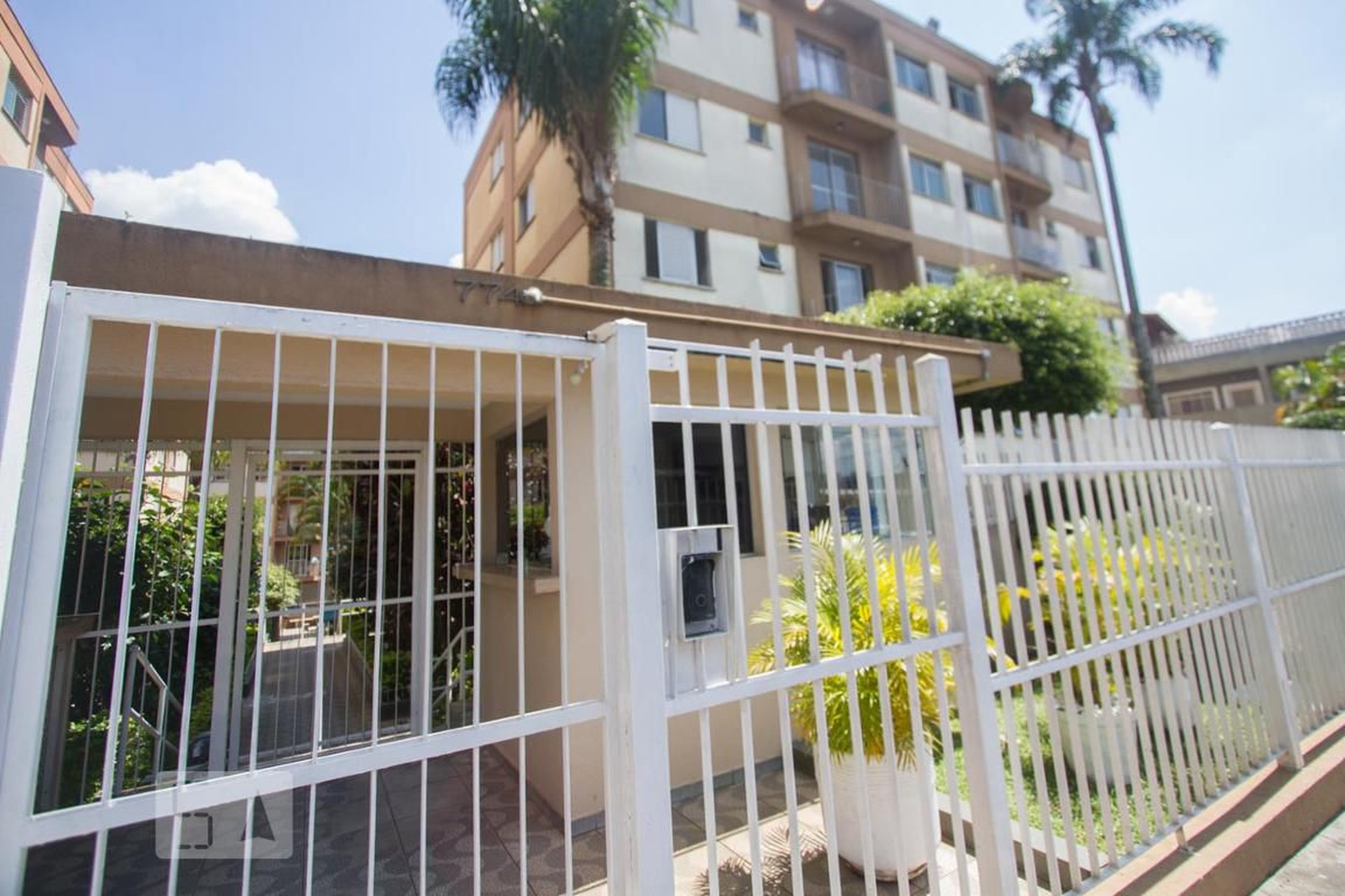 Fachada Condomínio em Rua Luiz Grassmann, 775