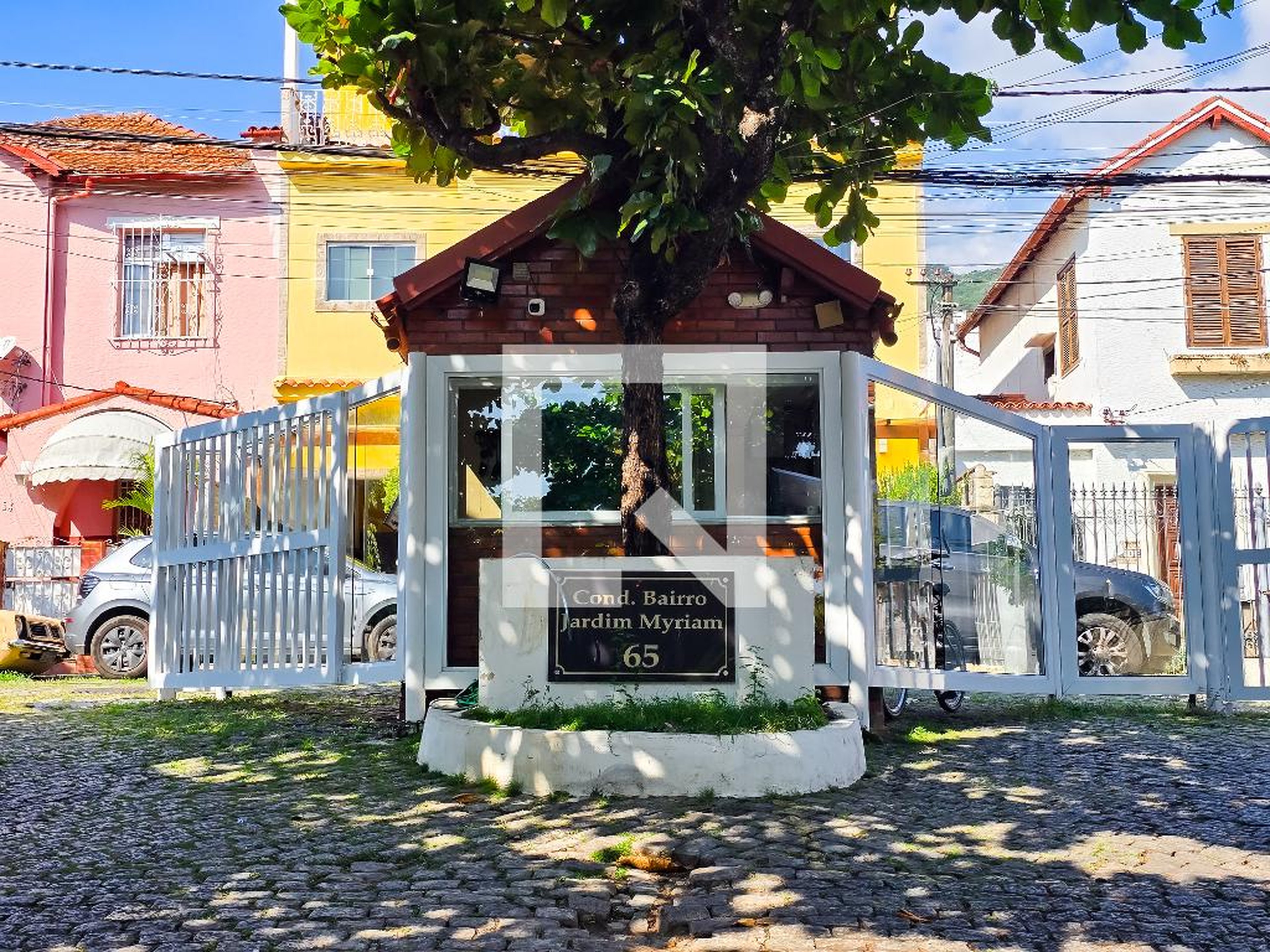 Fachada do Condomínio Condomínio Bairro Jardim Myriam