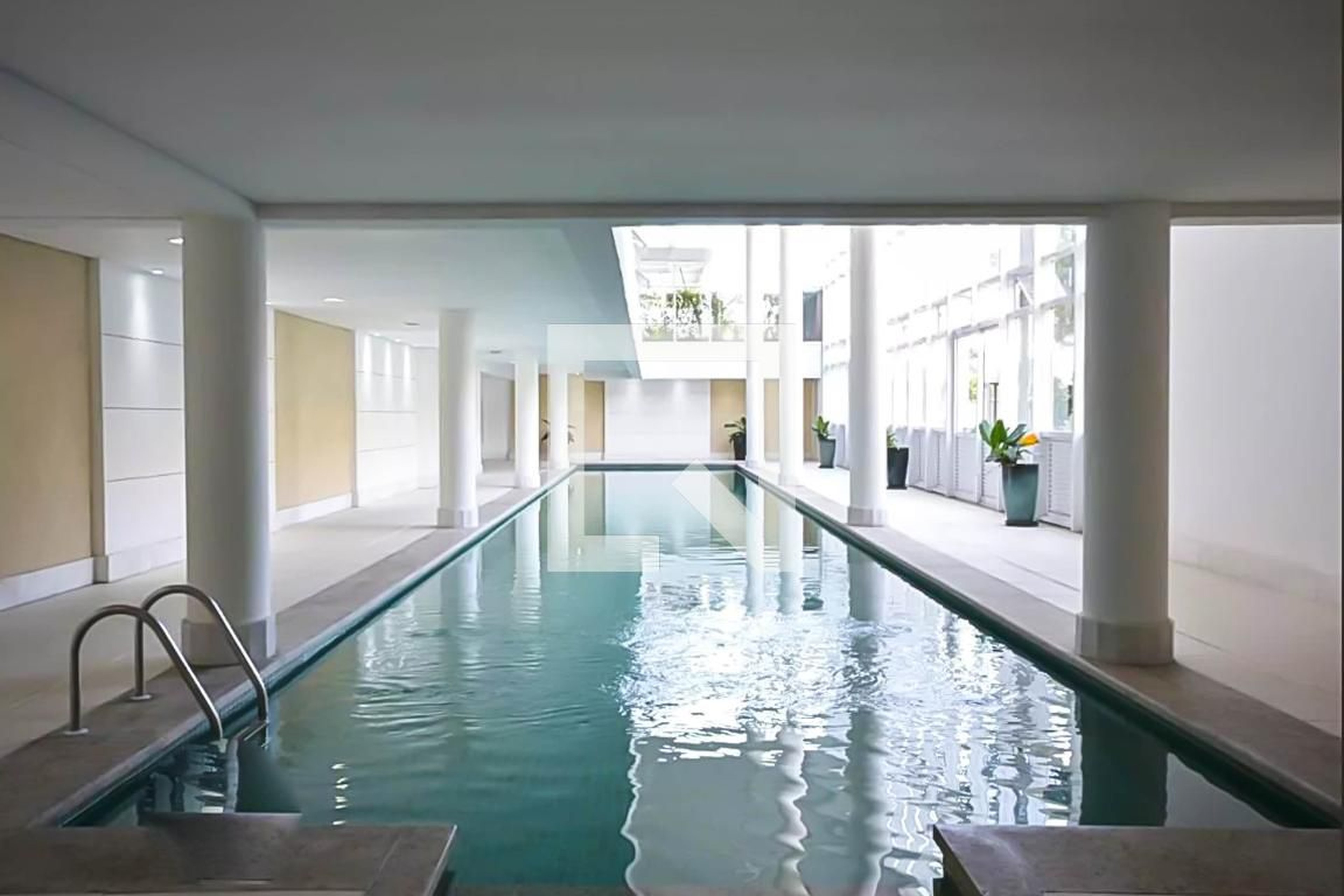 Piscina Coberta - Beat Klabin