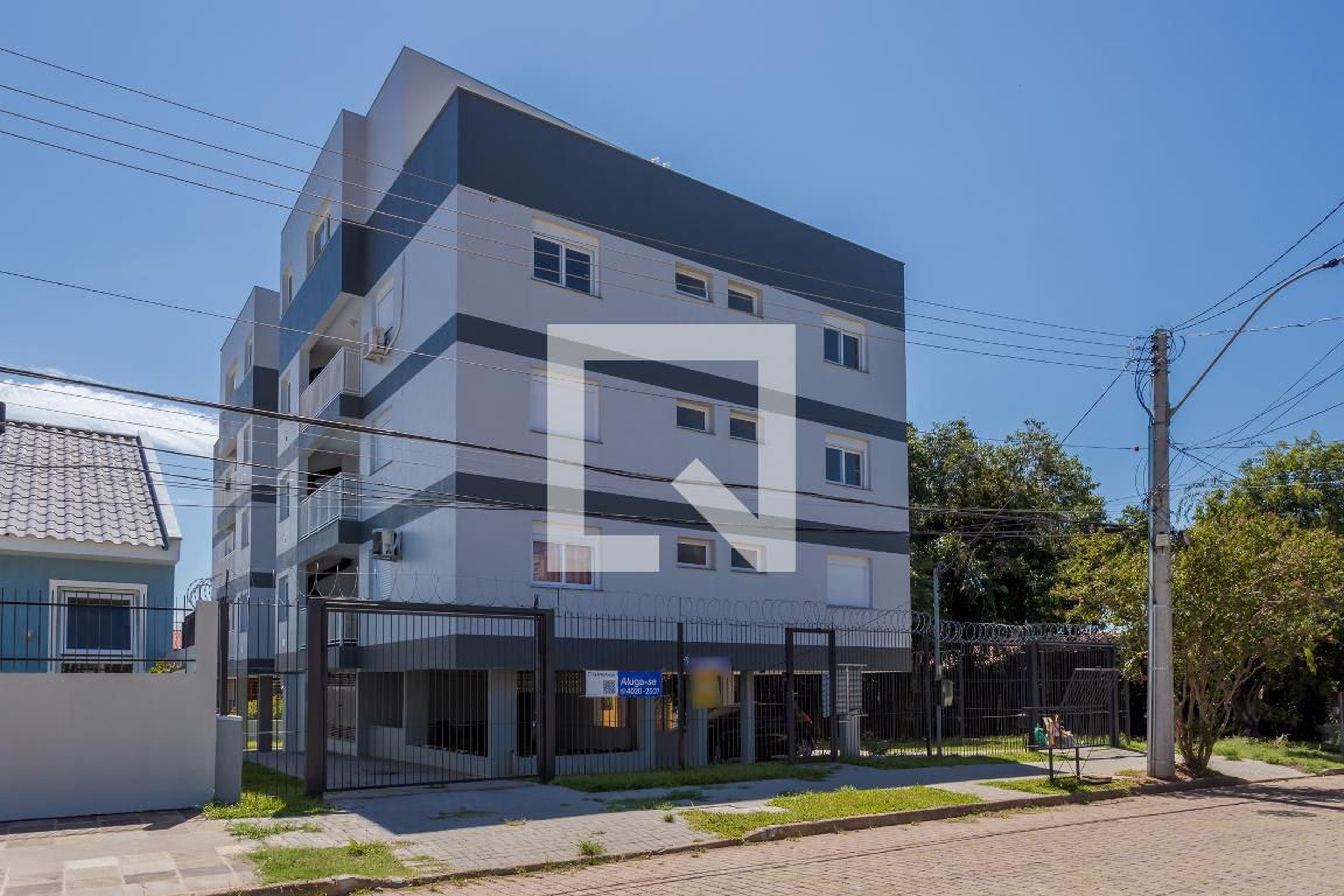 Fachada Condomínio em Rua Leonel Vargas, 58