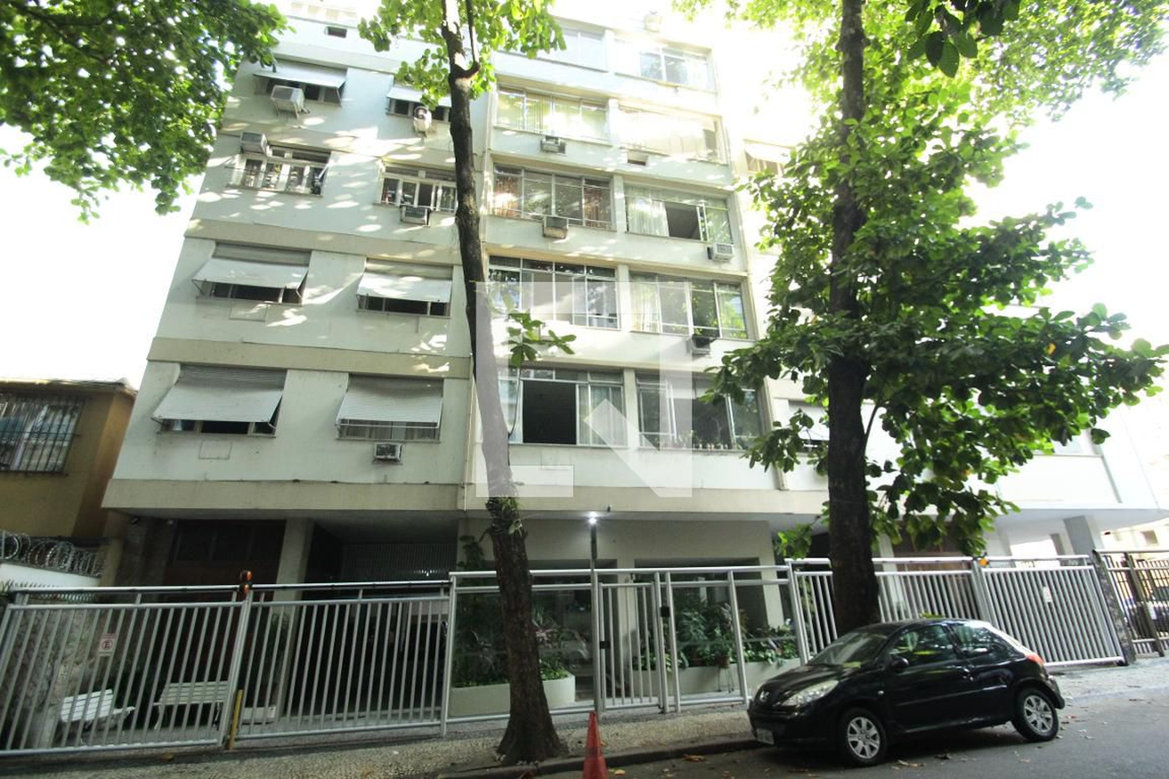 Fachada do Prédio Condomínio em Rua Gago Coutinho, 85