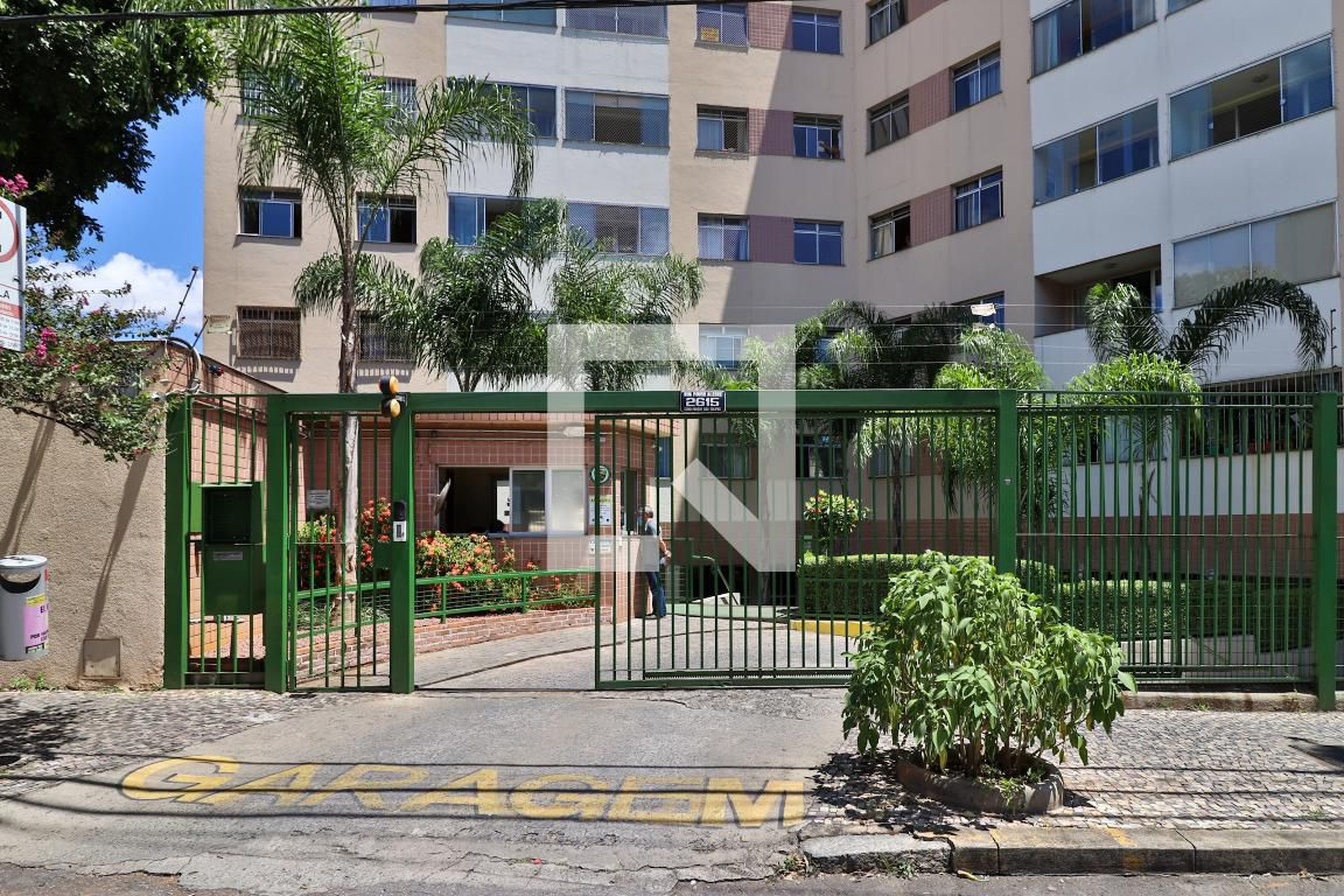 Fachada do Condomínio Condomínio Parque das Tulipas