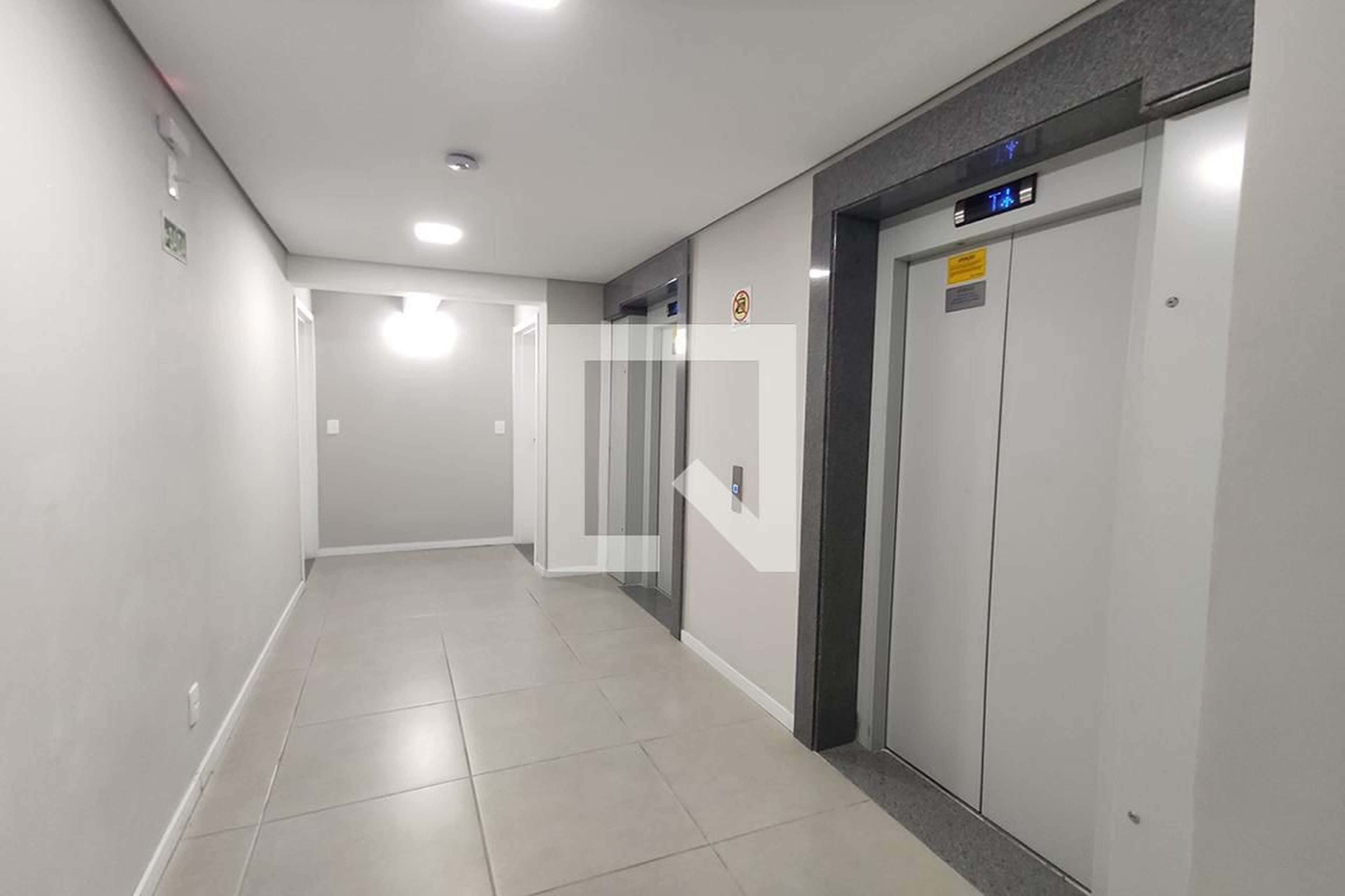 Elevador - Life Place Theodomiro