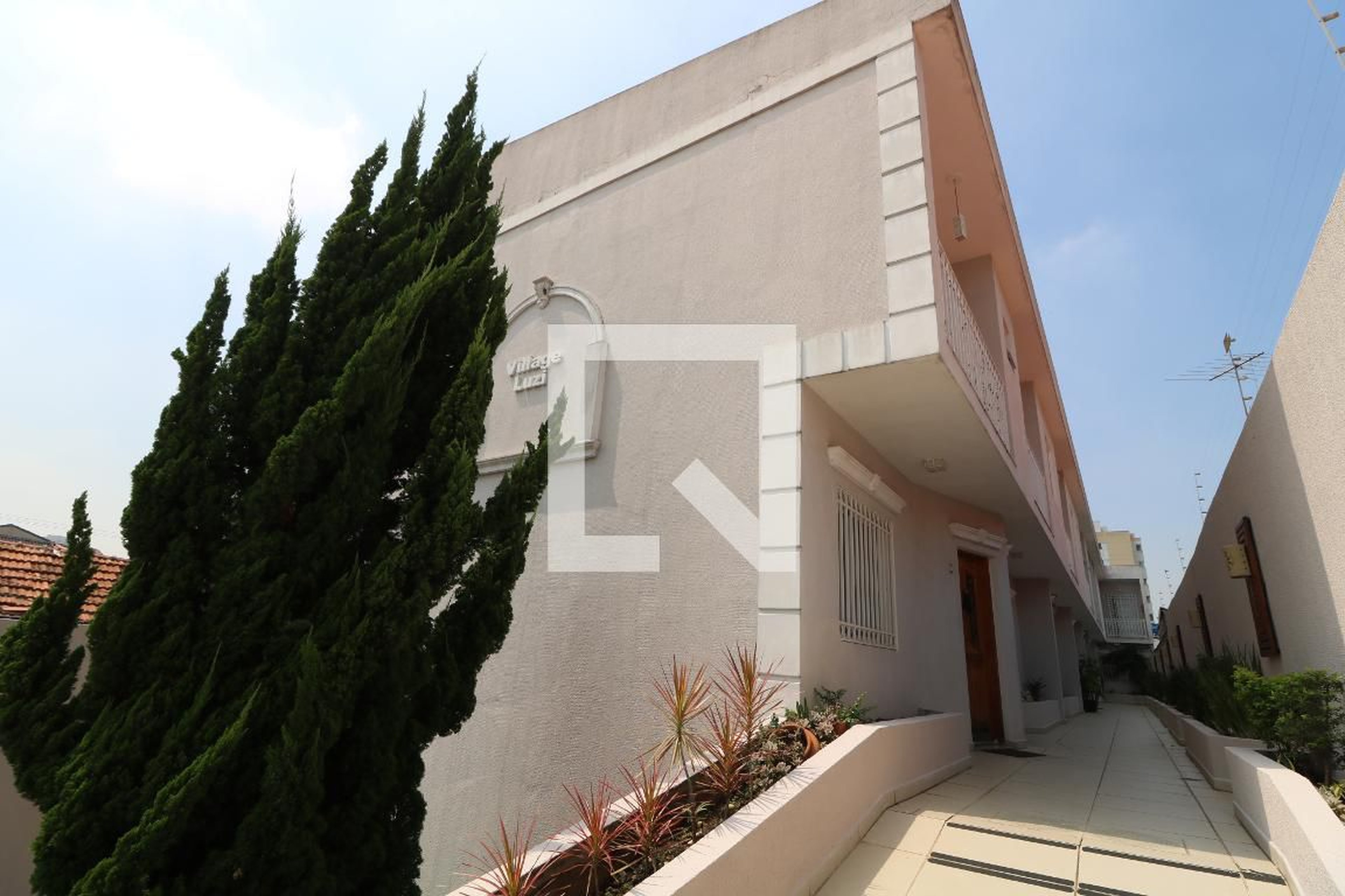 Fachada do Condomínio Condomínio Village Luzi