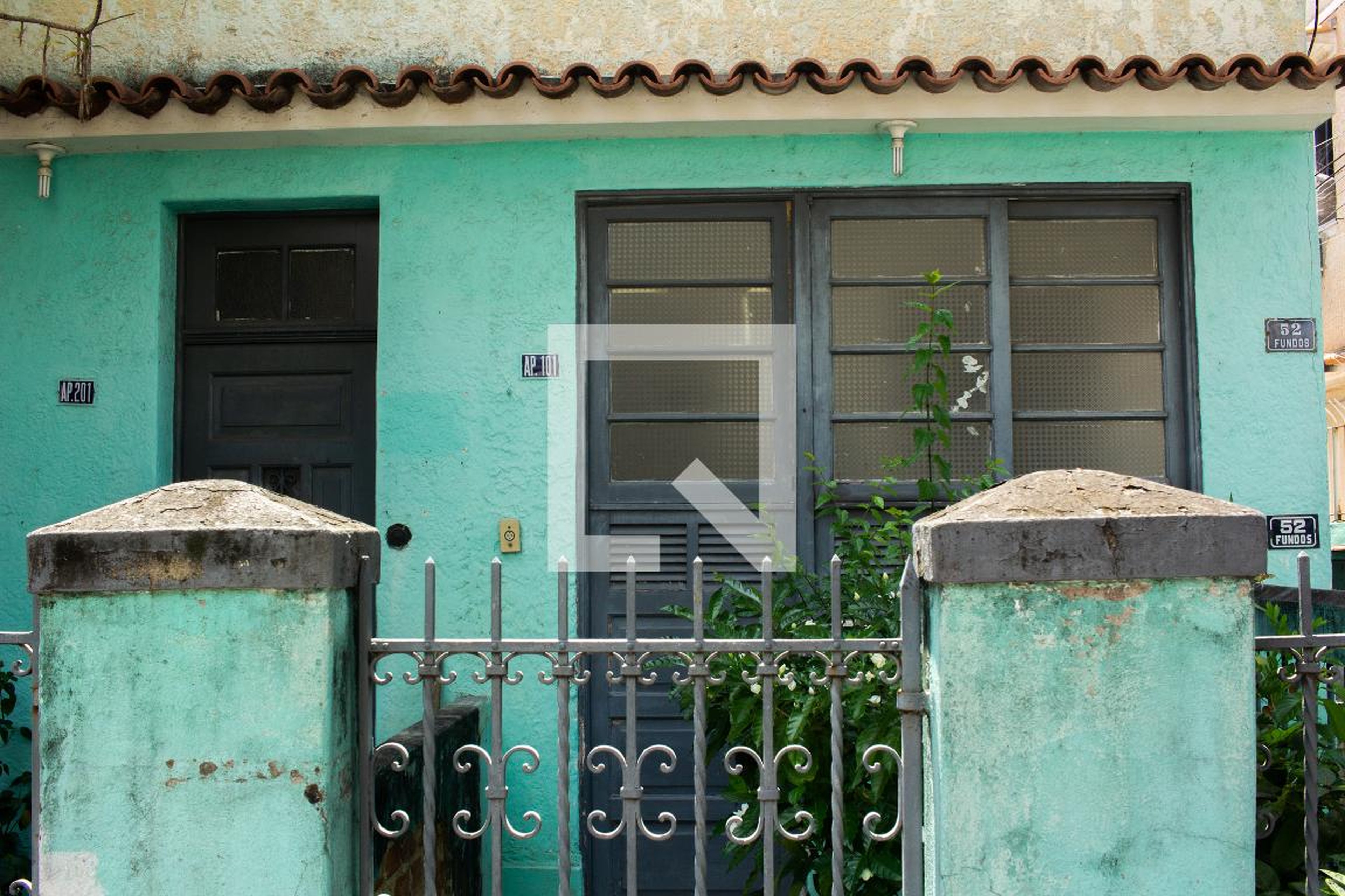 Fachada do Condomínio Condomínio em Rua Francisco Bernardino, 52