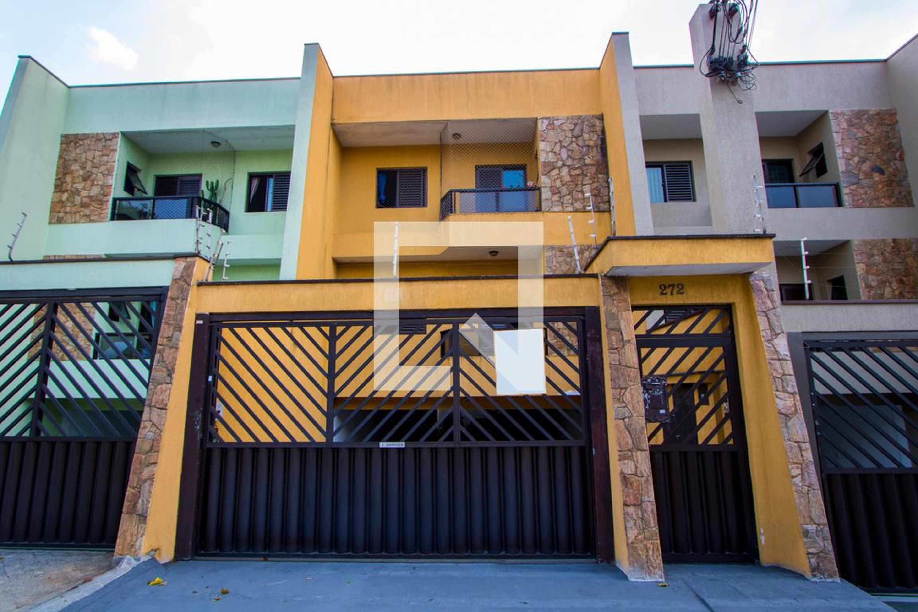 Fachada Condomínio em Rua Cotoxó, 272