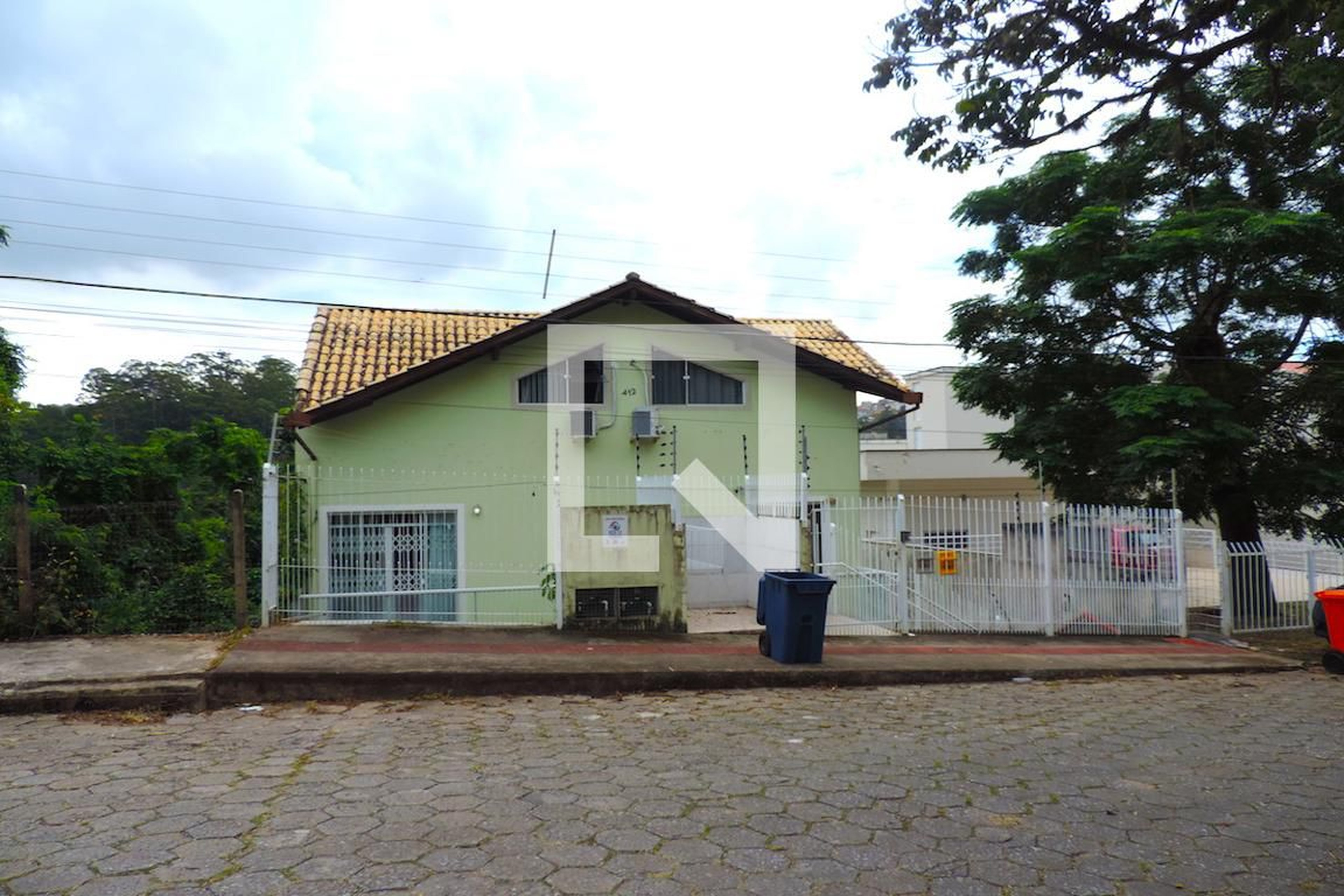 Fachada Condomínio em Rua das Cerejeiras, 412