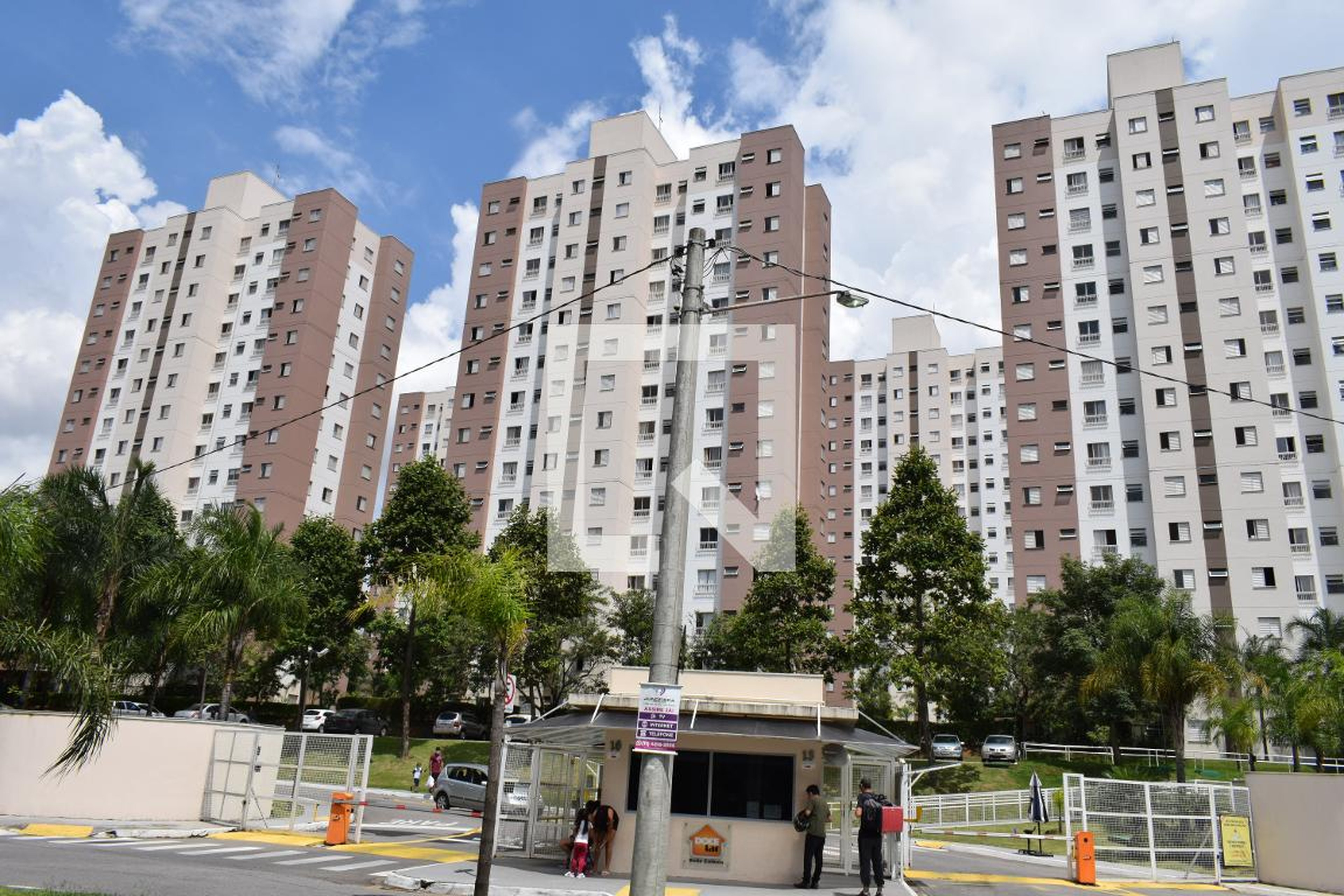 Fachada do Condomínio Condomínio em Avenida Doutor Gilberto Luiz Pereira da Silva, 60