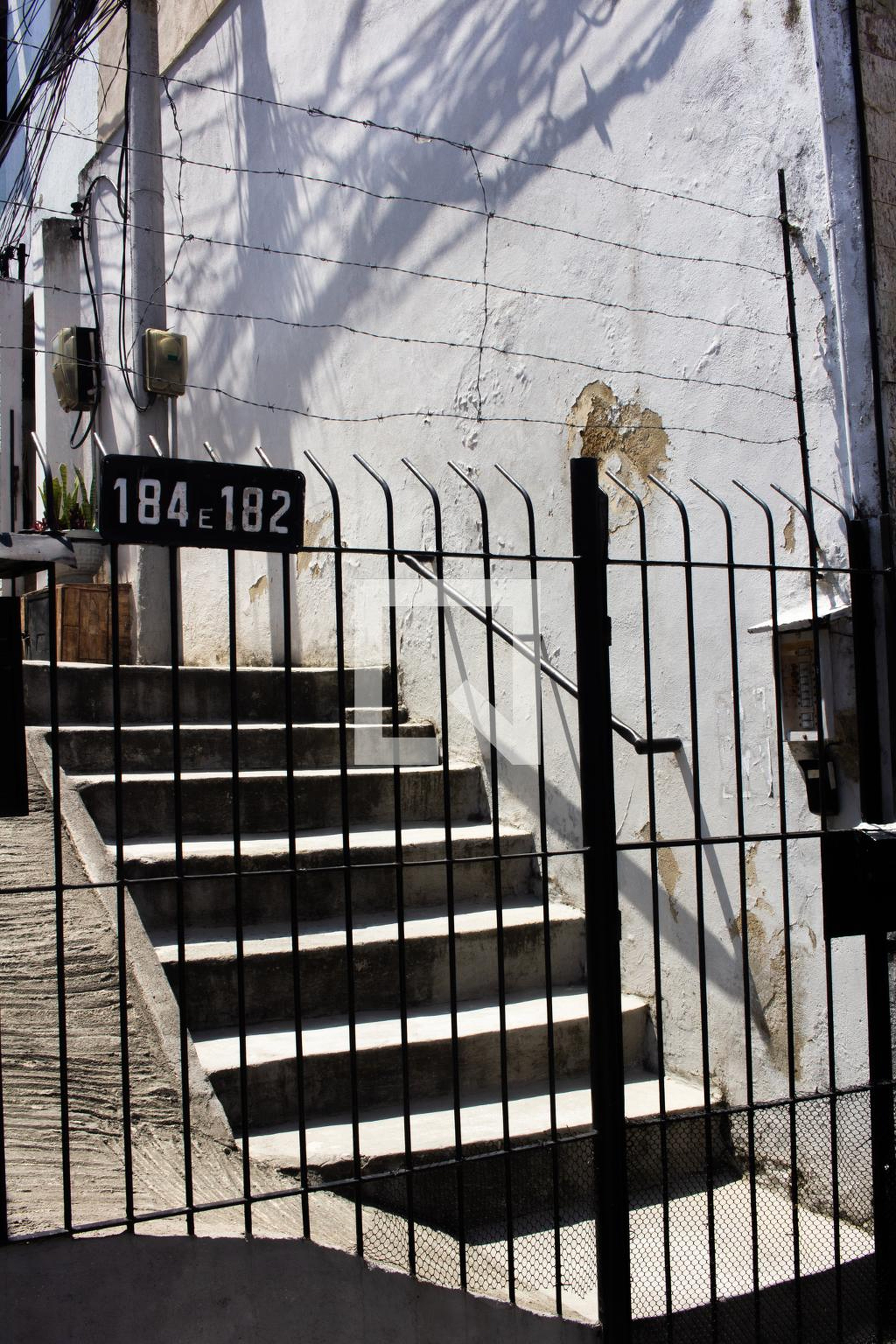 Fachada Condomínio em Rua Henrique Boiteux, 182