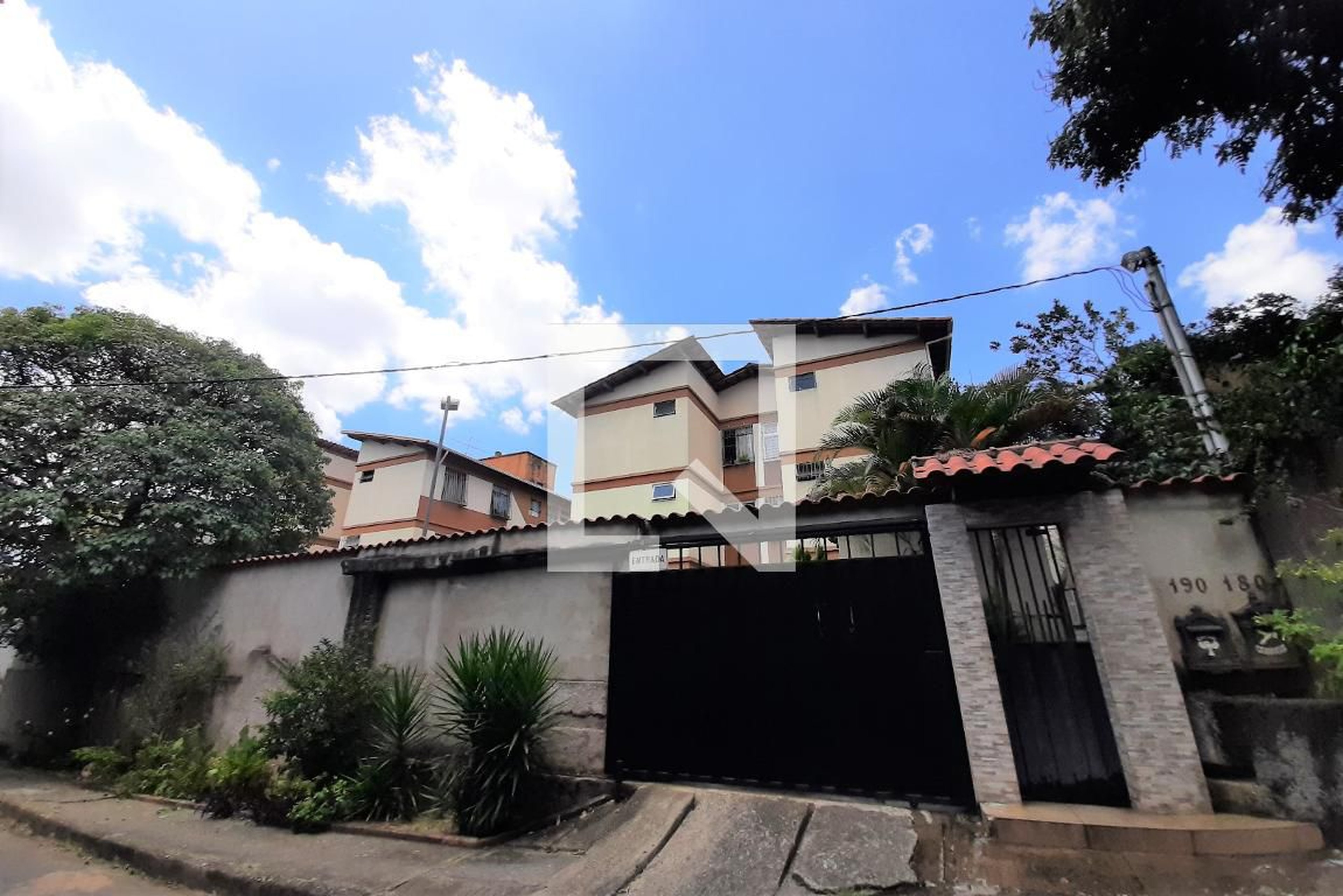 Fachada do Condomínio Condomínio Santa Helena III