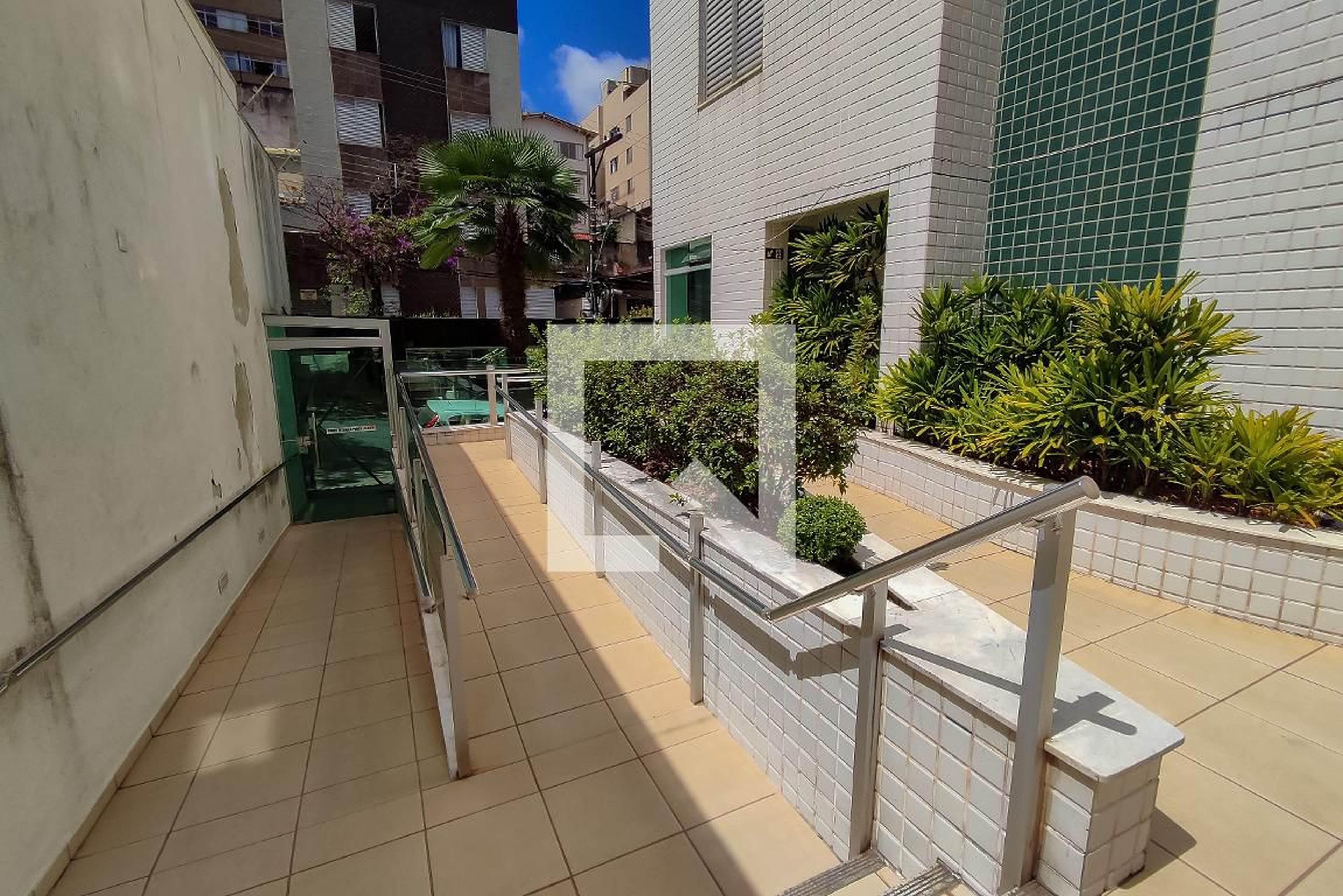 Entrada - Edifício Costa do Marfim