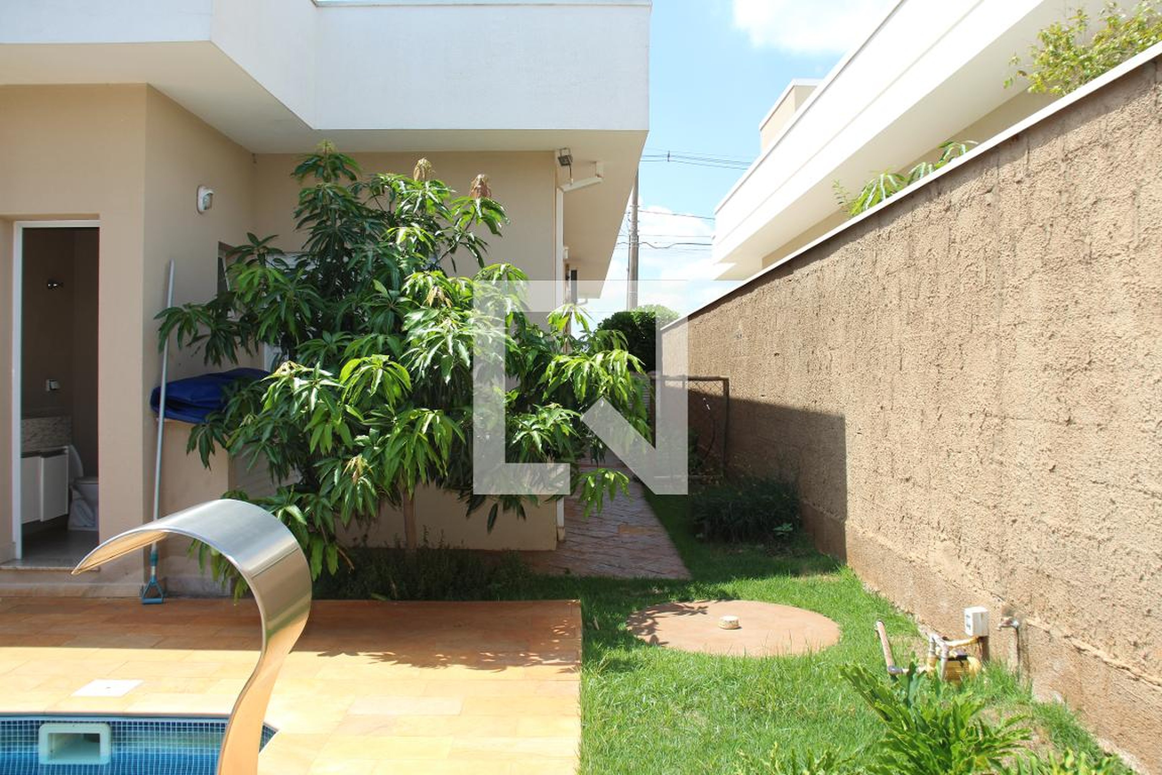 Piscina Condomínio em Rua Herivelto Martins, 42