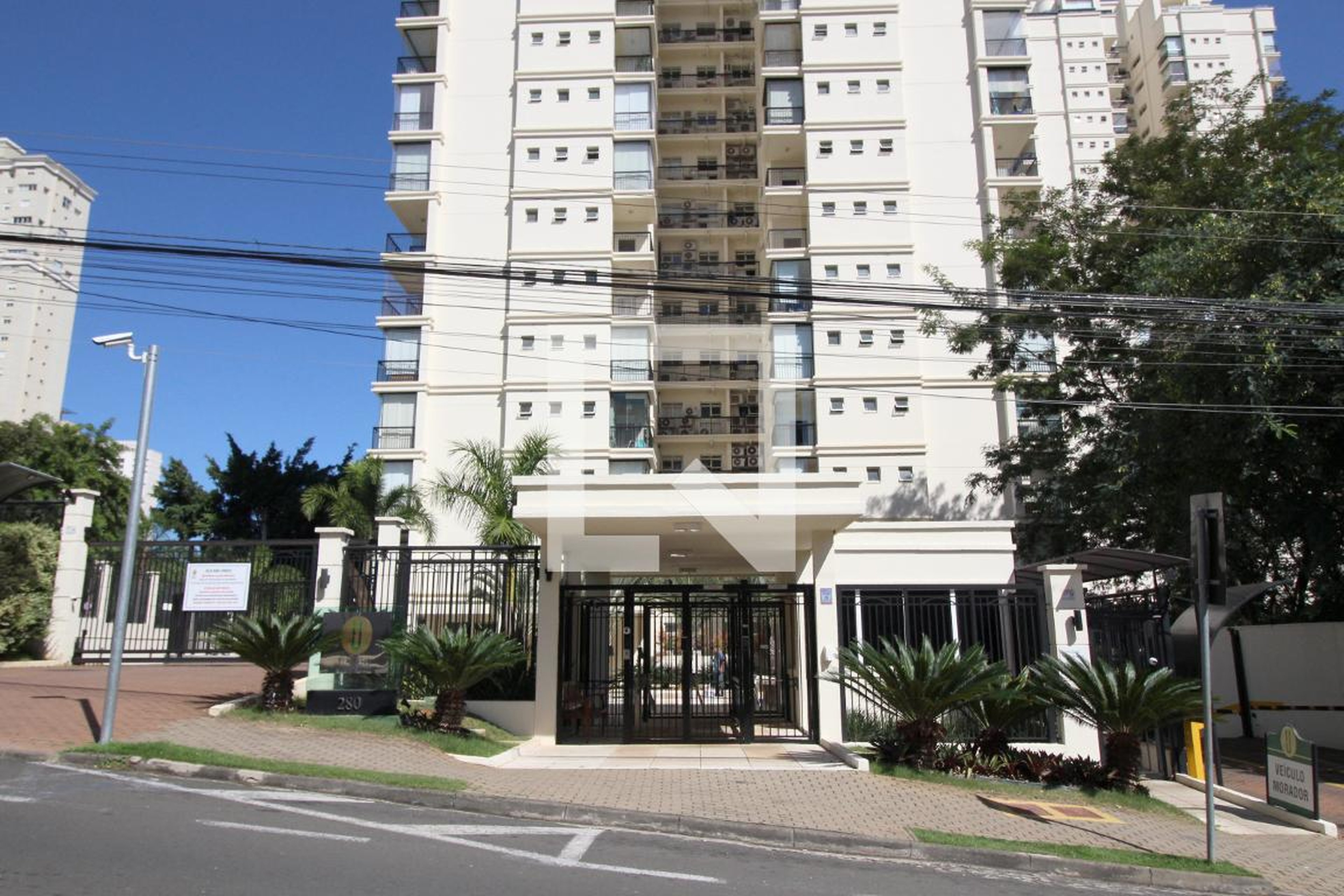 Fachada Condomínio Único Campolim