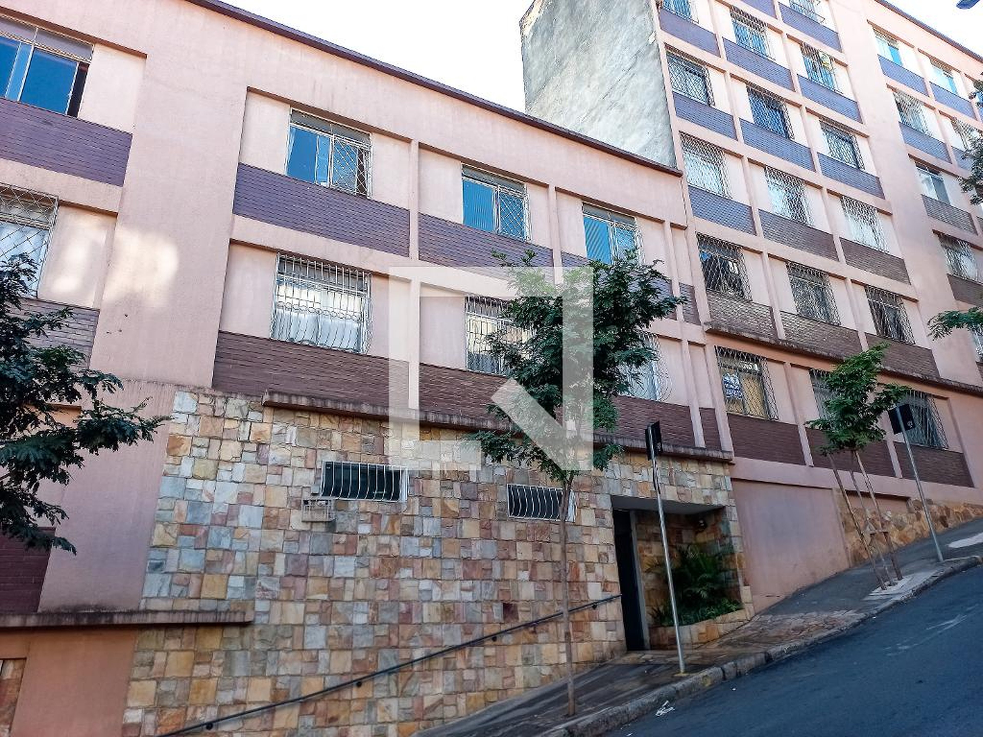 Fachada Condomínio em Rua Carlos Peixoto, 628