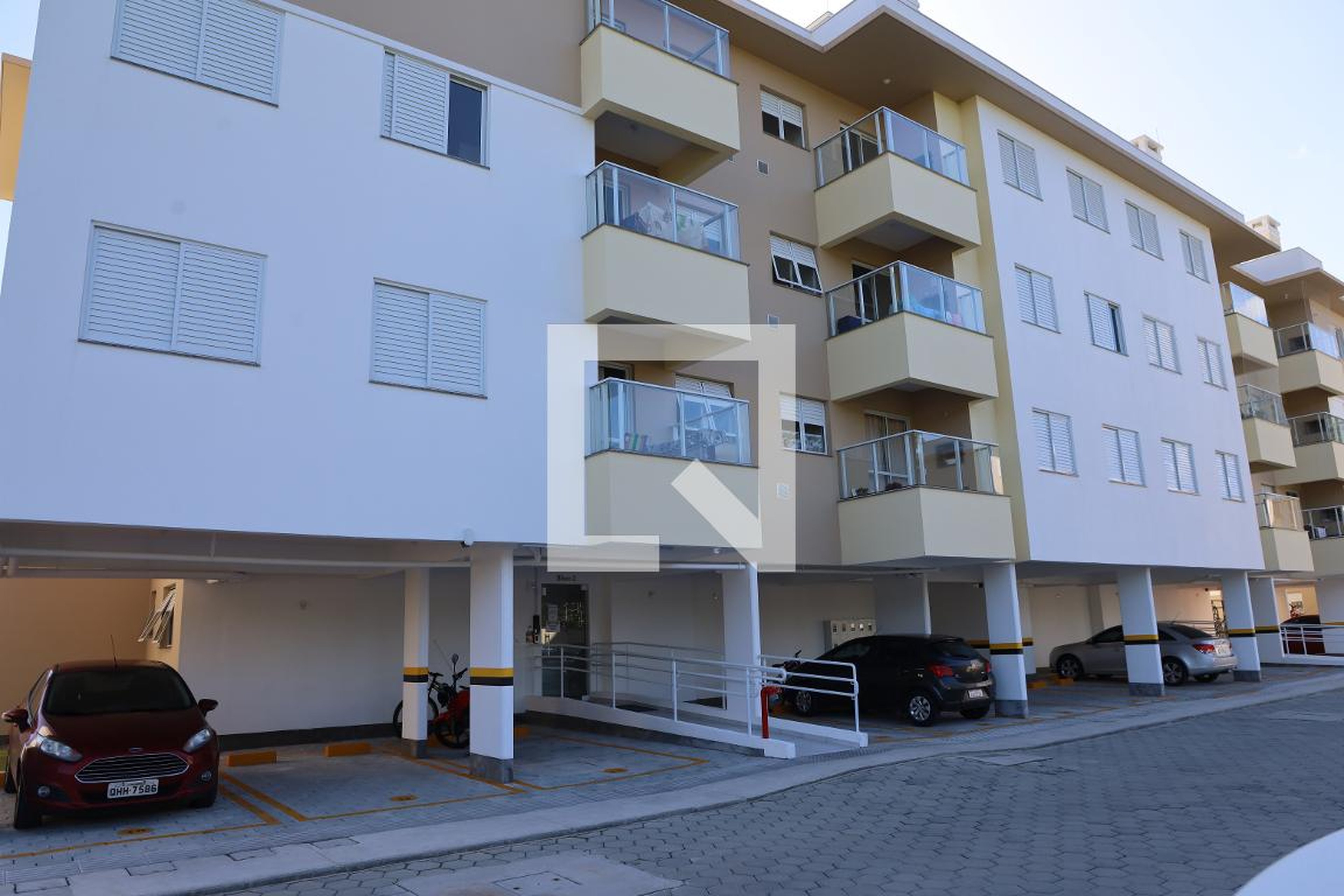 Fachada Condomínio em Servidao Bertolina de Oliveira, 0