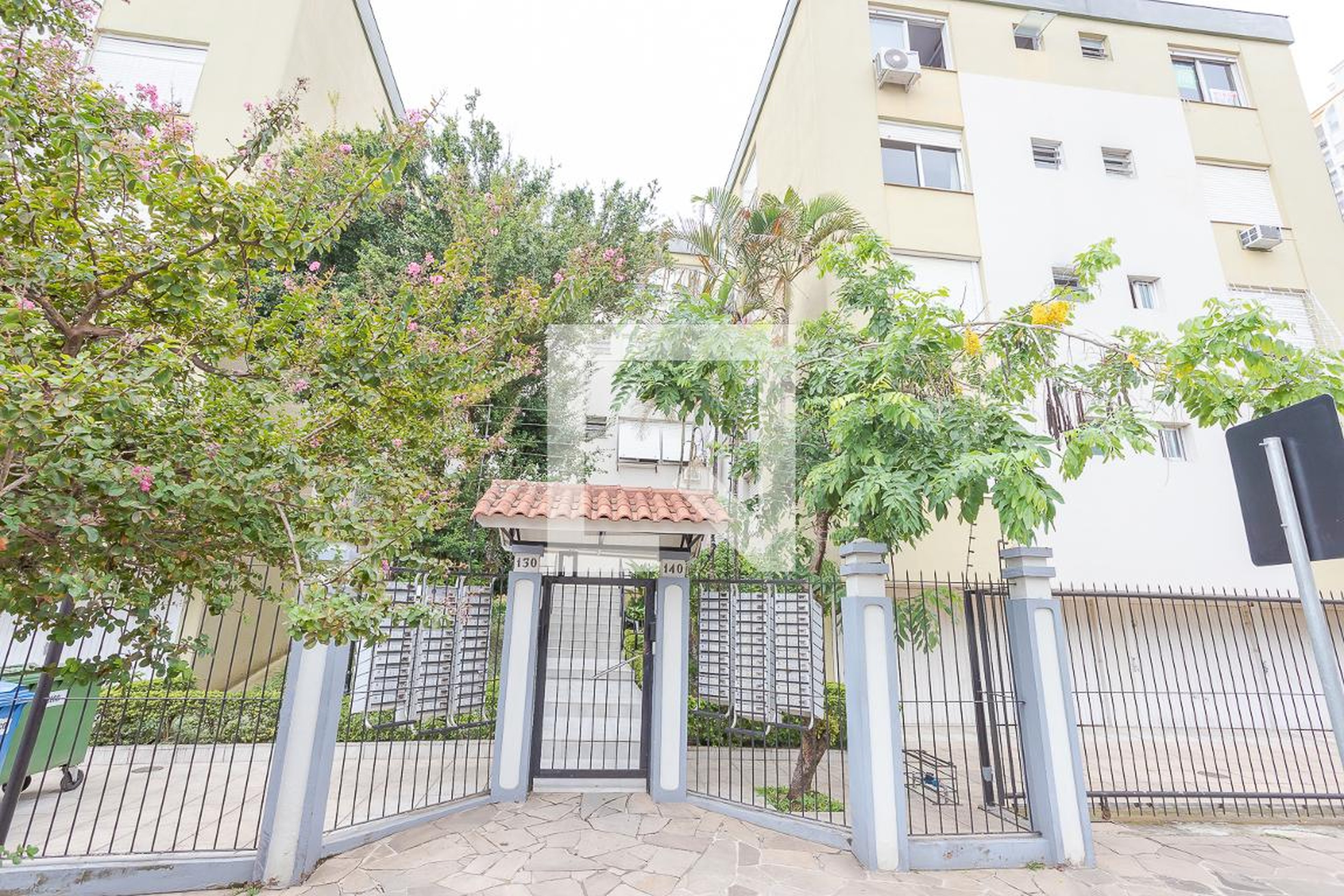 Fachada do Condomínio Edifício Jardim Barbacena