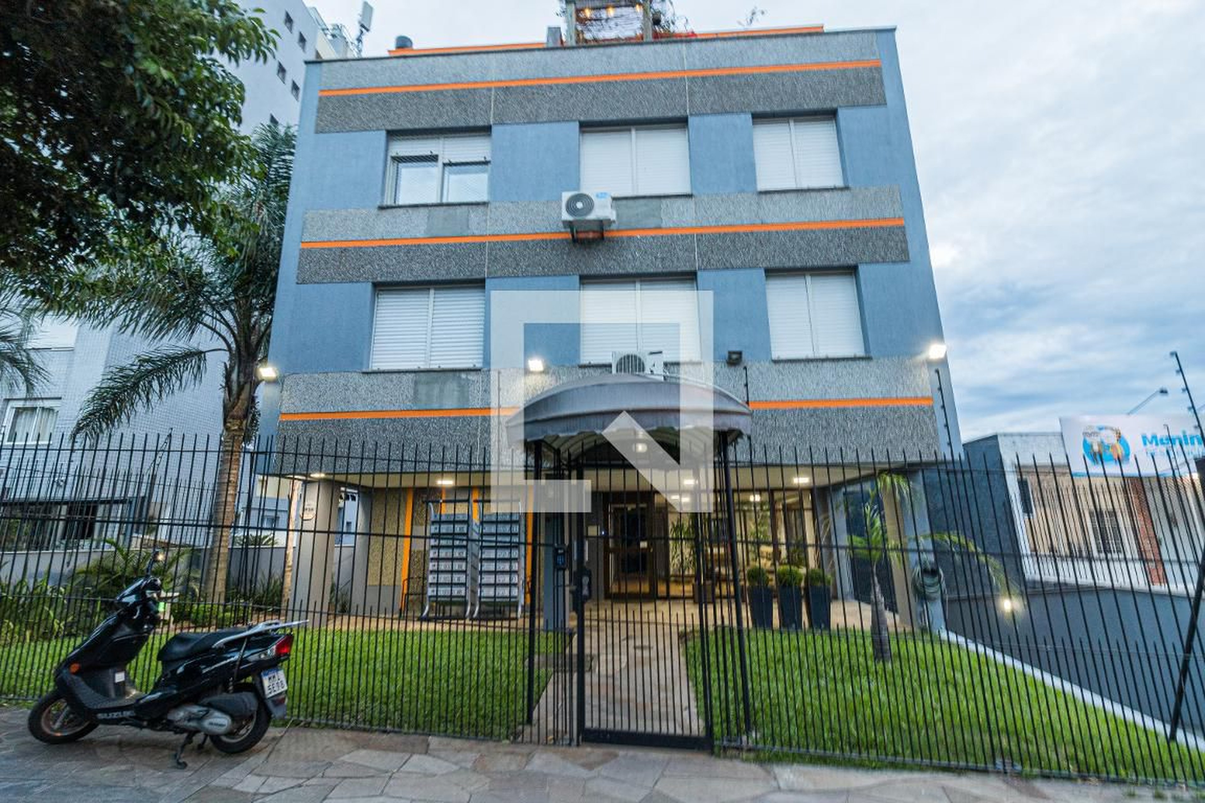 Fachada do Prédio Condomínio em Rua Fernando Abbott, 956