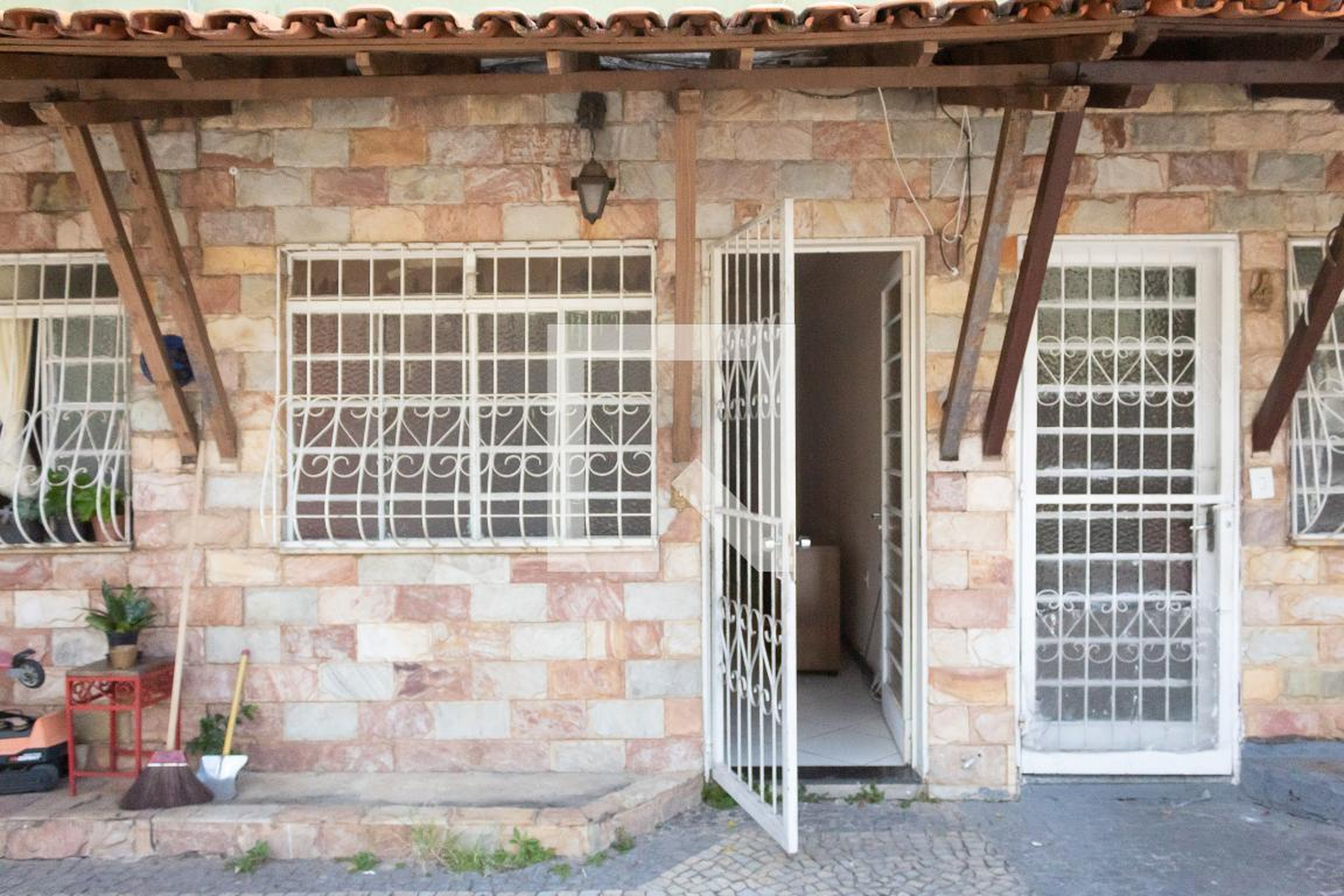 Fachada do Prédio Condomínio em Rua Henrique Horta, 57