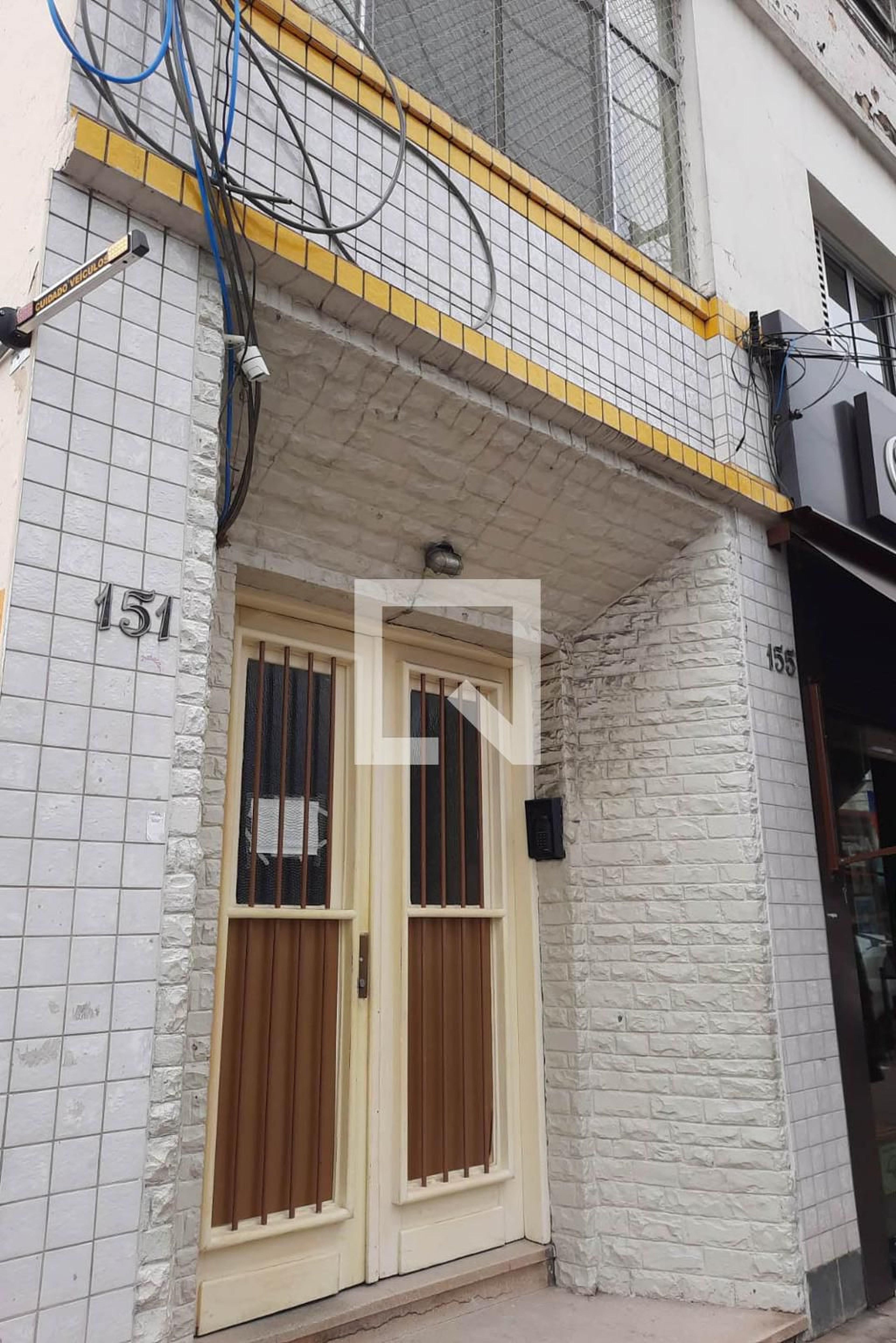 Fachada Condomínio em Rua Catão, 151