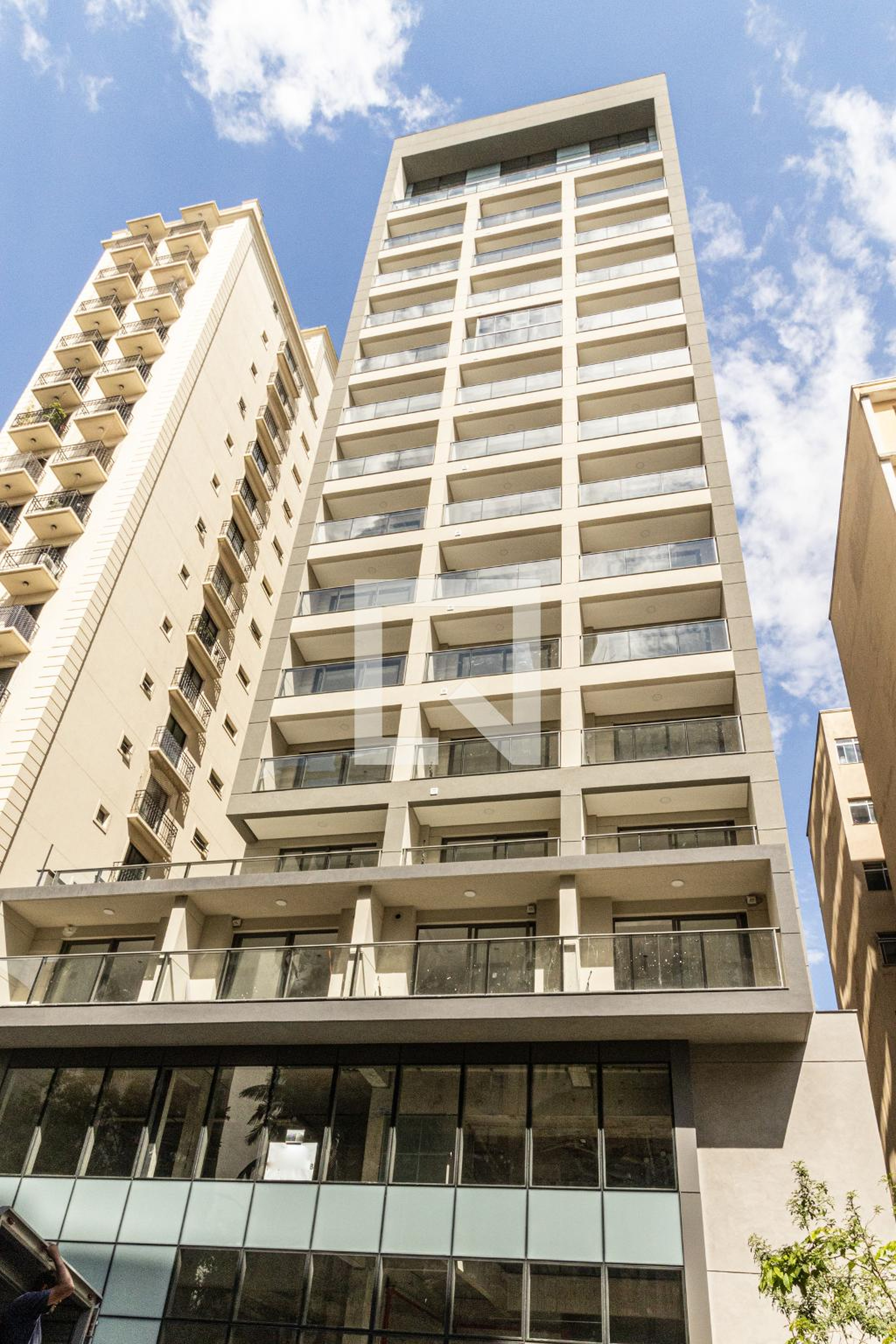 Fachada Condomínio em Rua Bela Cintra, 247