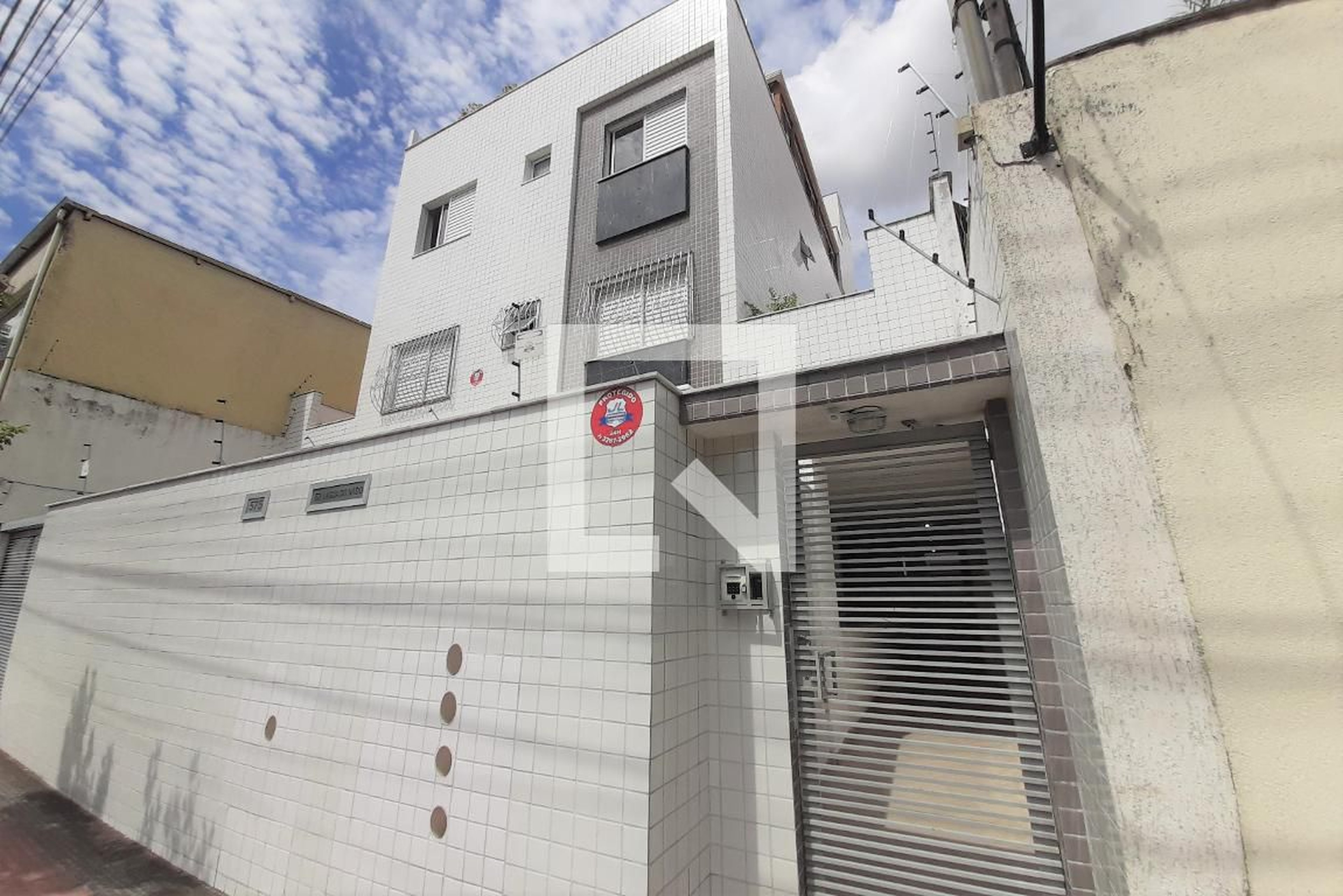 Fachada do Prédio Condomínio em Rua Desembargador Lincoln Prates, 575