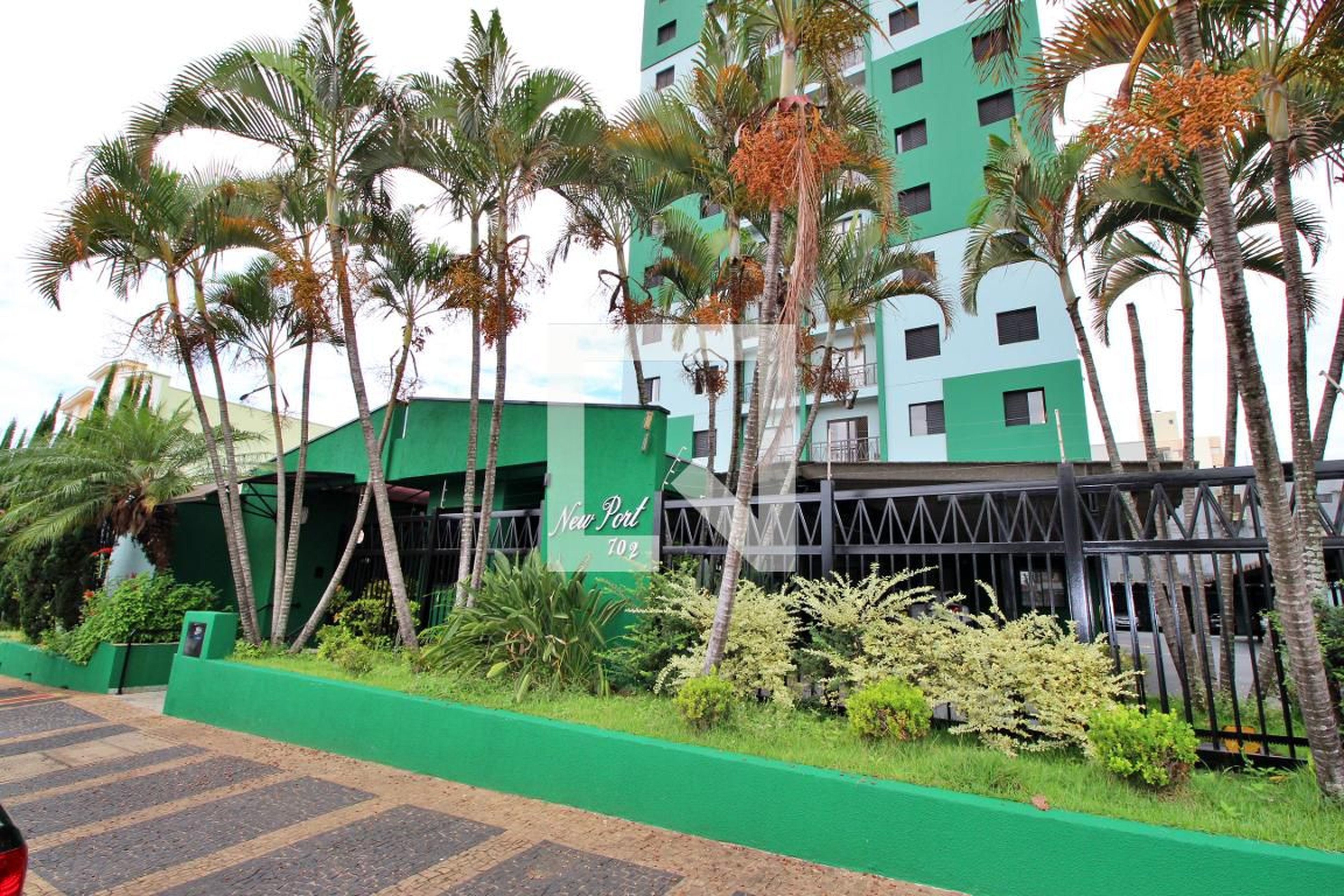 Fachada do Condomínio Condomínio New Port