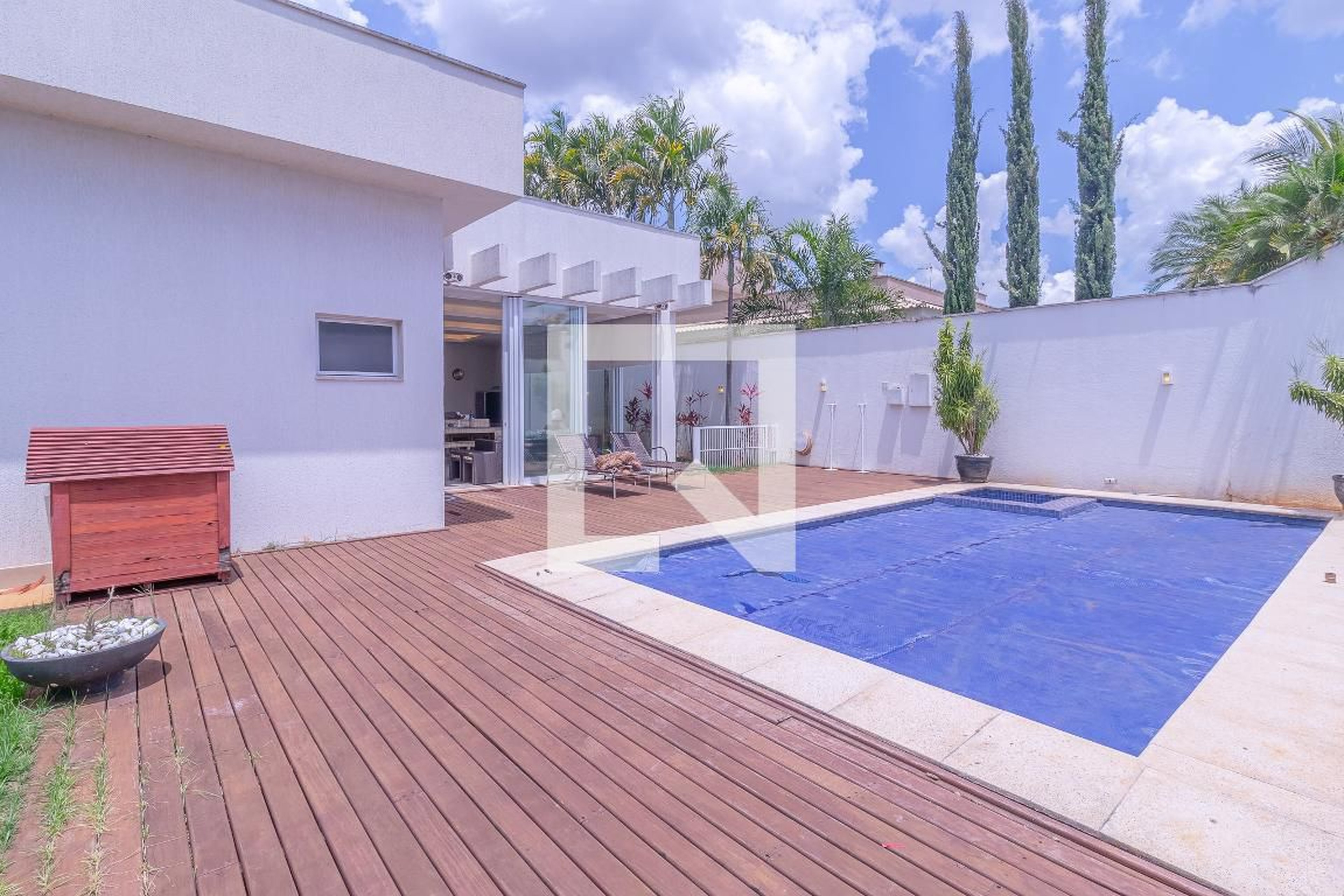 Piscina Condomínio em Rua Lago 26, 18