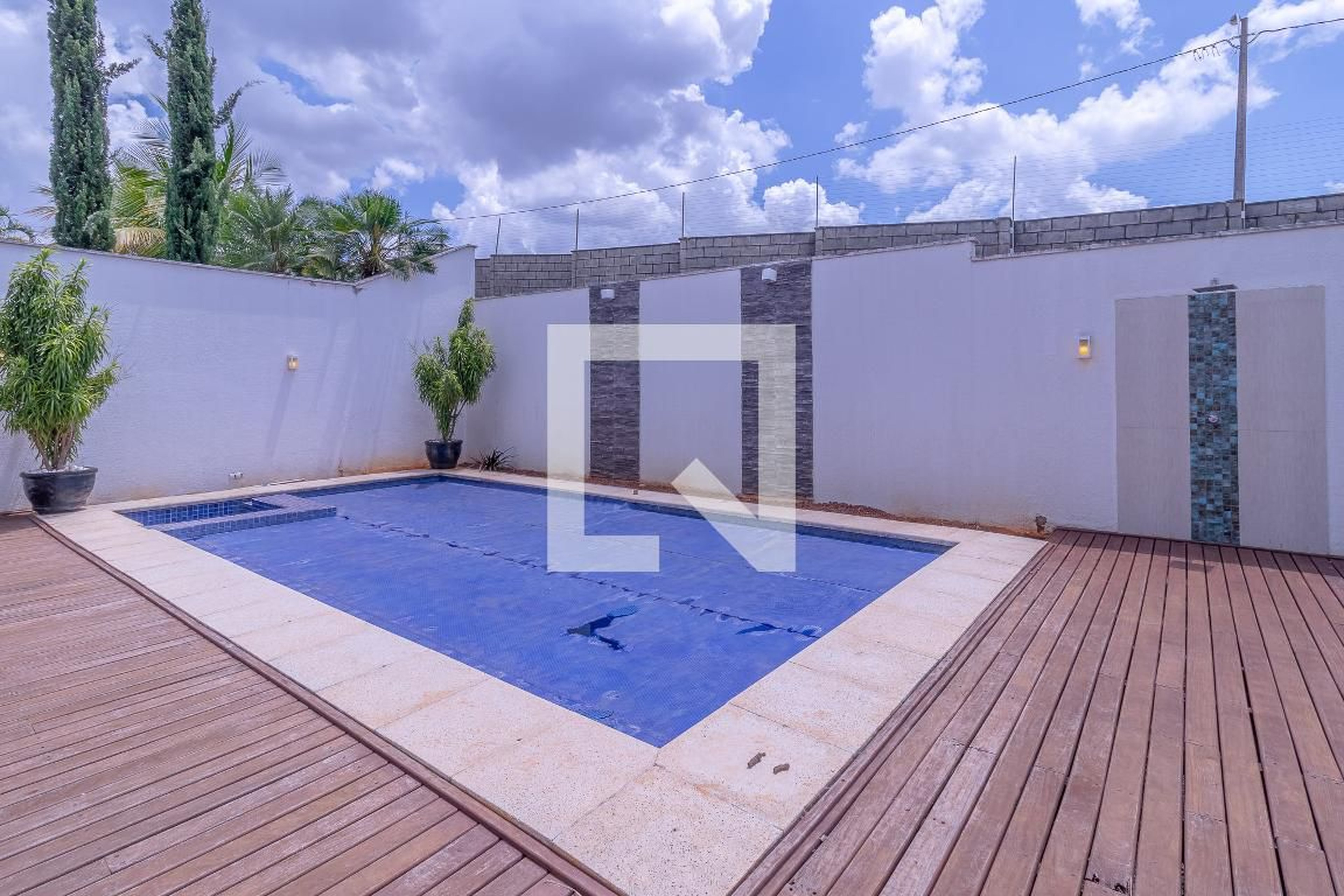 Piscina Condomínio em Rua Lago 26, 18