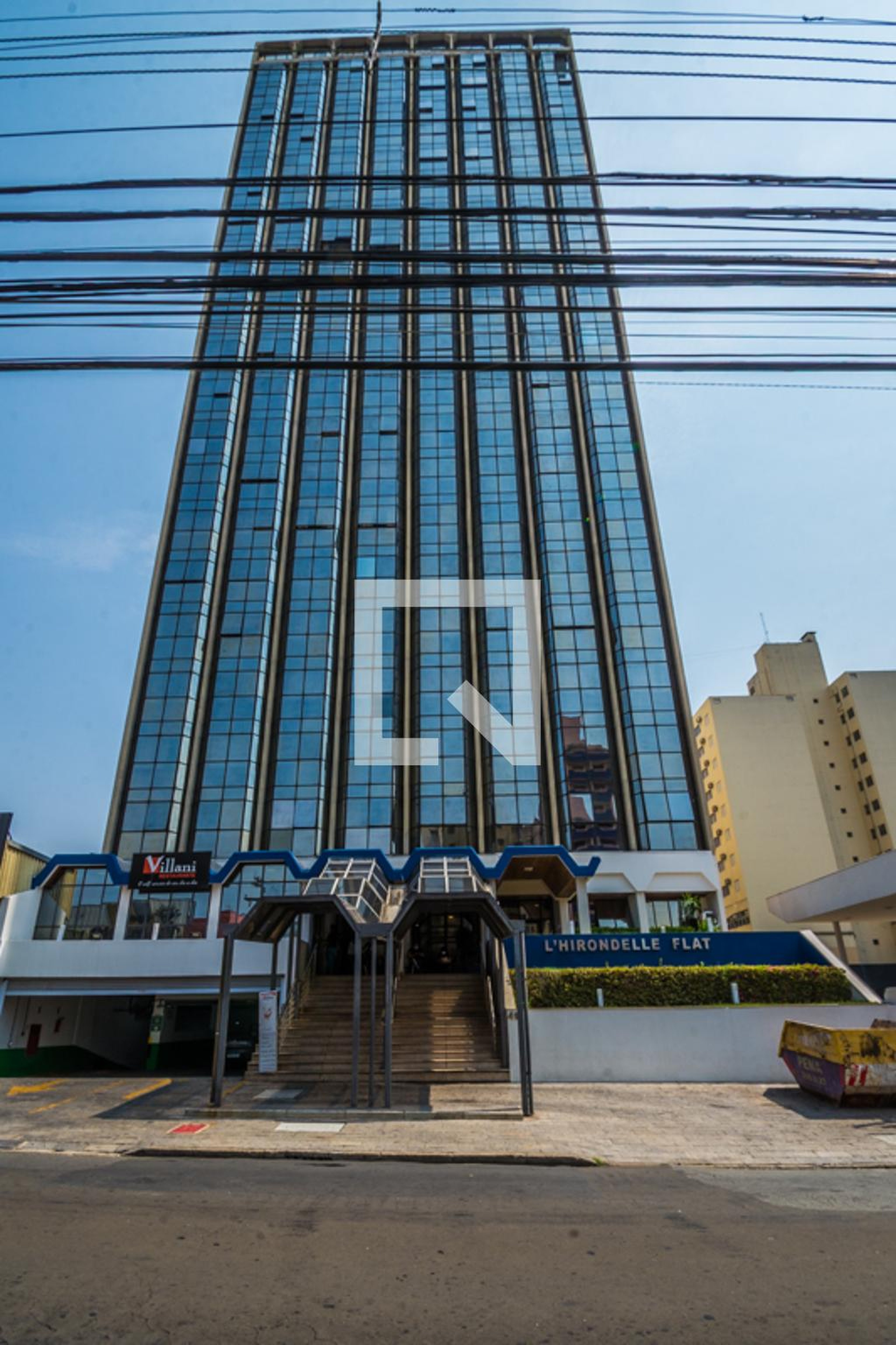 Fachada do Condomínio Condomínio Lhirondelle Flat Service