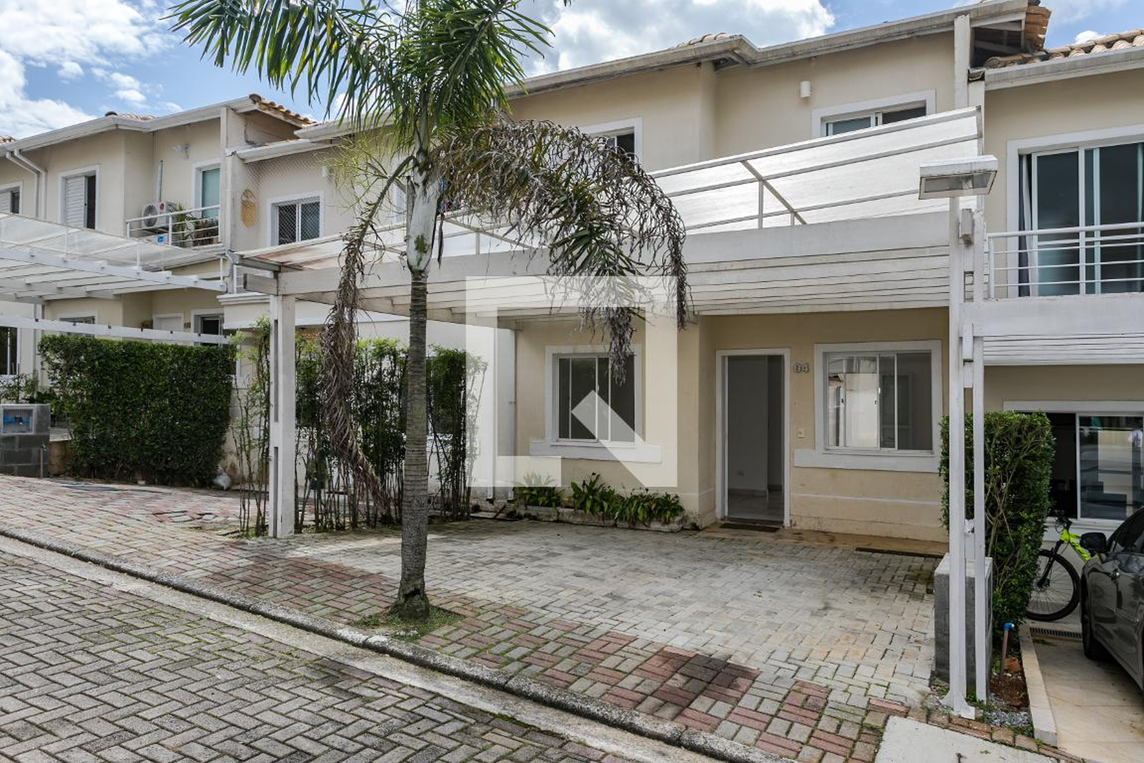 Fachada Condomínio em Rua Agnello Marchi, 550